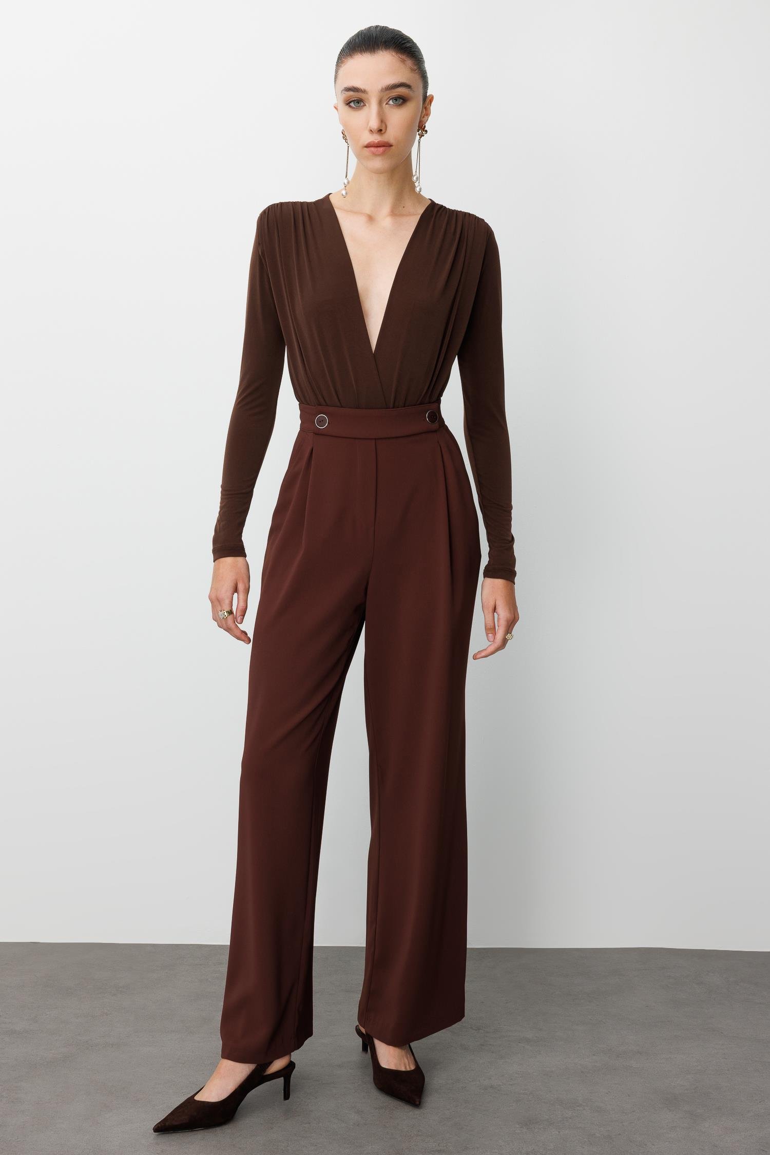 Modailgi  Yandan Cepli Pileli Kemeri Parçalamalı Ve Düğme Detaylı Plazzo Pantolon - 70030 Kahve