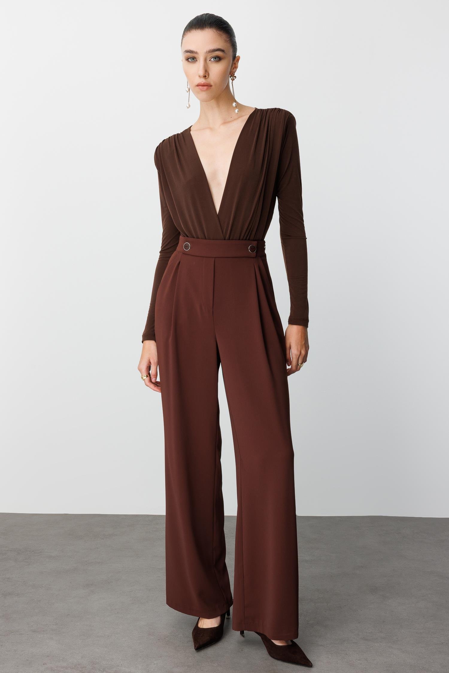 Modailgi  Yandan Cepli Pileli Kemeri Parçalamalı Ve Düğme Detaylı Plazzo Pantolon - 70030 Kahve