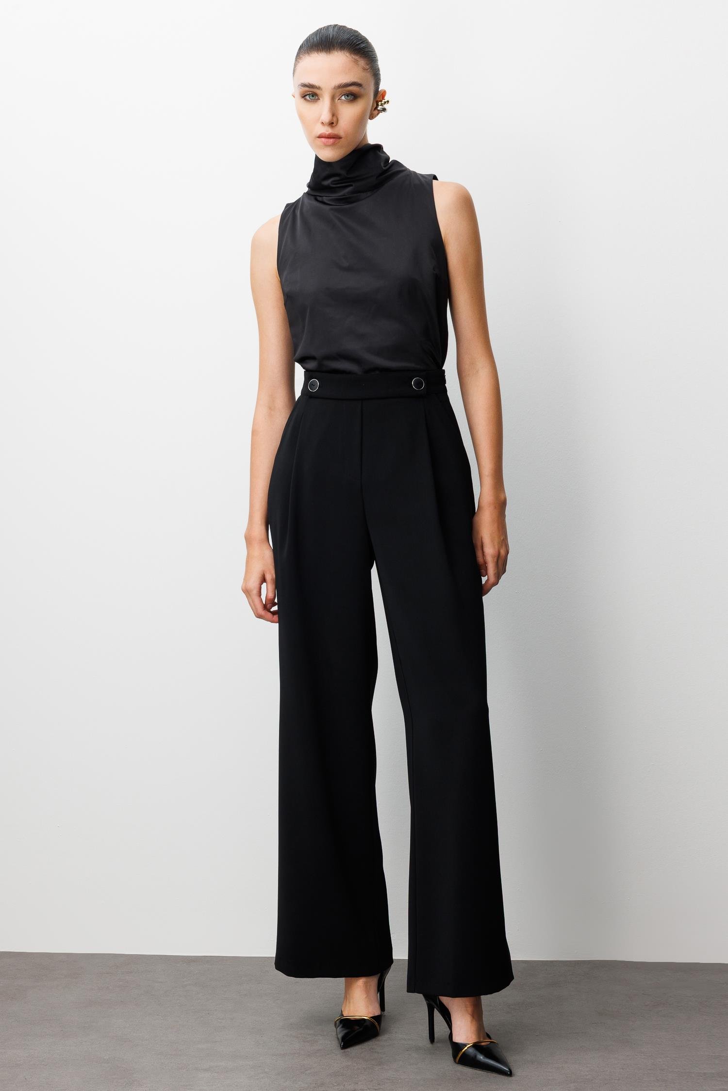 Modailgi  Yandan Cepli Pileli Kemeri Parçalamalı Ve Düğme Detaylı Plazzo Pantolon - 70030 Siyah