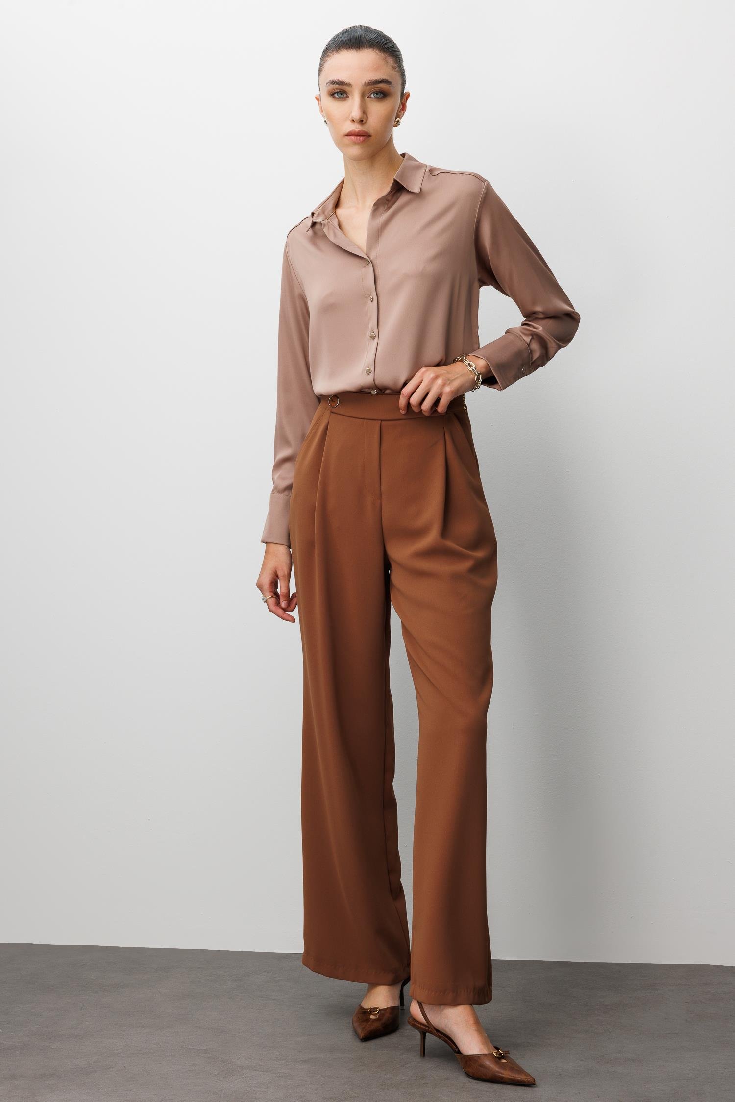 Modailgi  Yandan Cepli Pileli Kemeri Parçalamalı Ve Düğme Detaylı Plazzo Pantolon - 70030 Tarçın