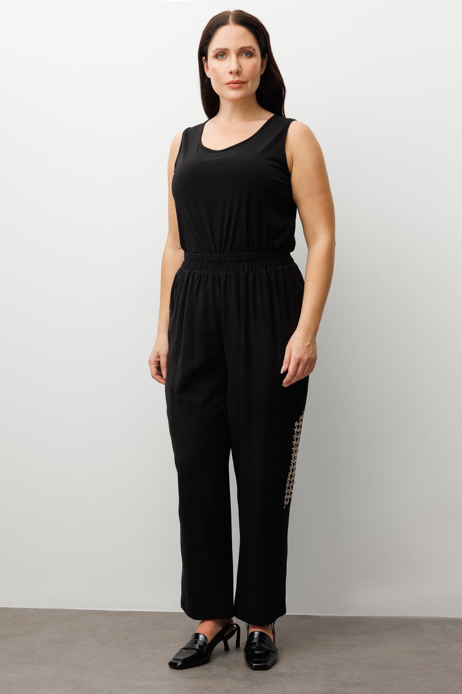 Modailgi  Yanları Nakışlı Kumaş Detaylı Pantolon Siyah