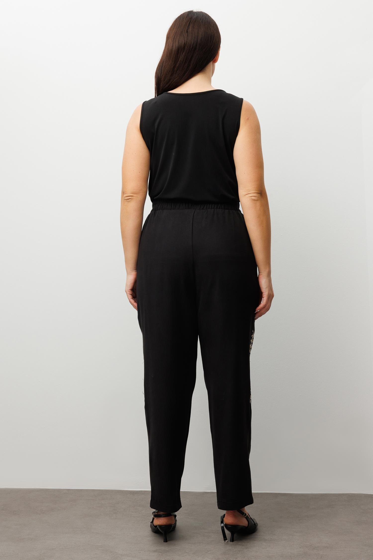 Modailgi  Yanları Nakışlı Kumaş Detaylı Pantolon Siyah