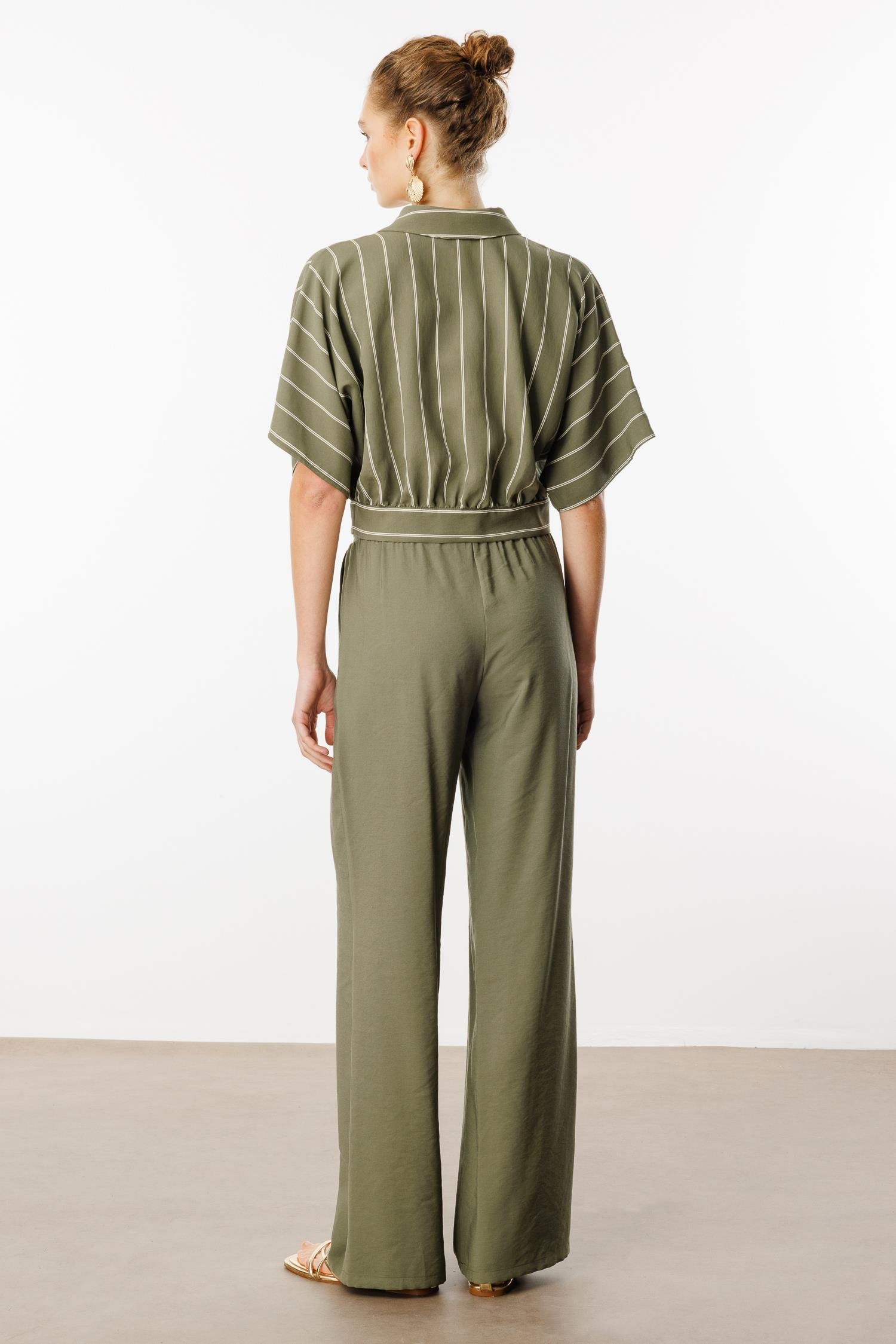 Modailgi  Yarasa Kol Önü Bantlı Bedeni Büzgülü Kısa Gömlek Bluz Haki