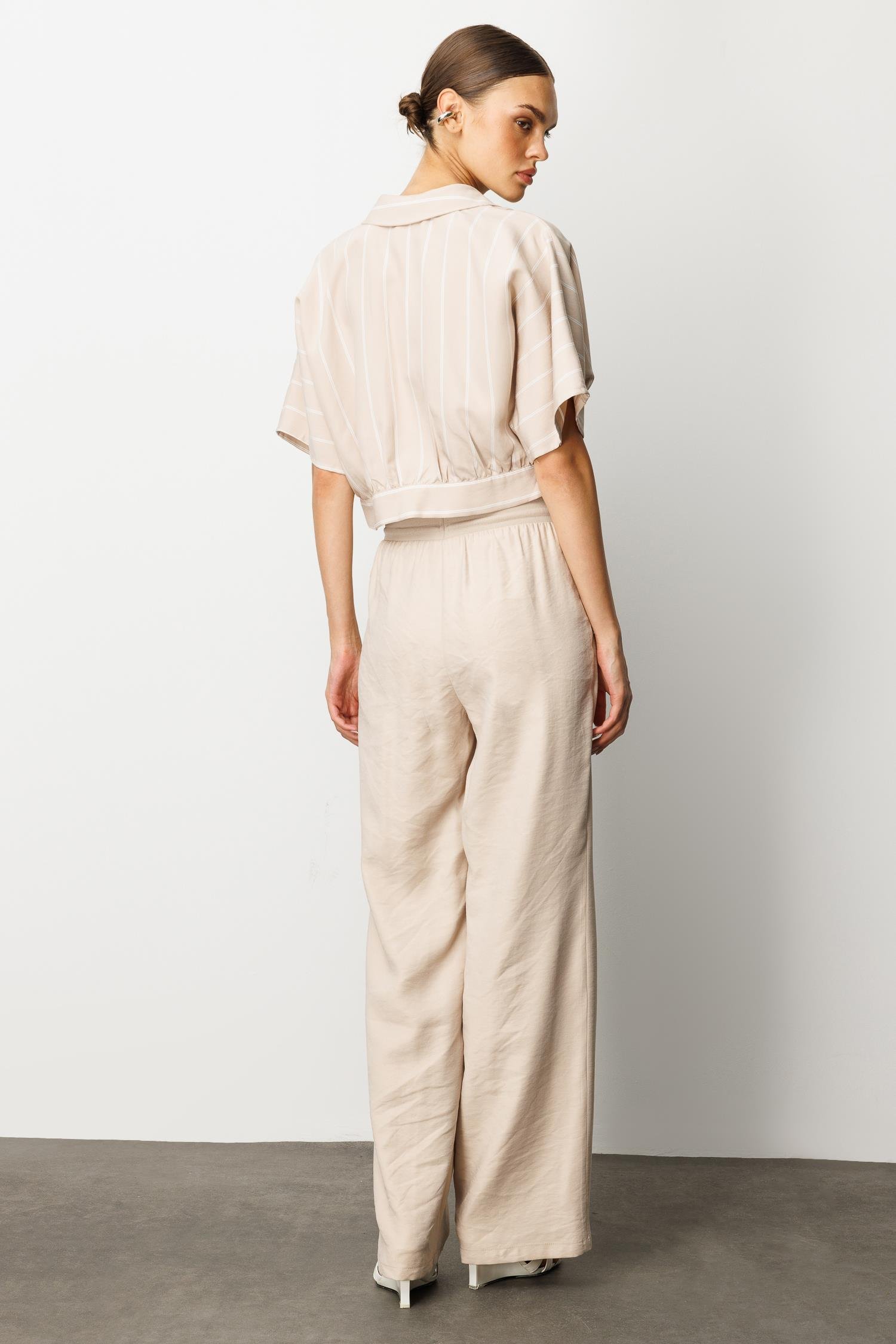 Modailgi  Yarasa Kol Önü Bantlı Bedeni Büzgülü Kısa Gömlek Bluz Taş