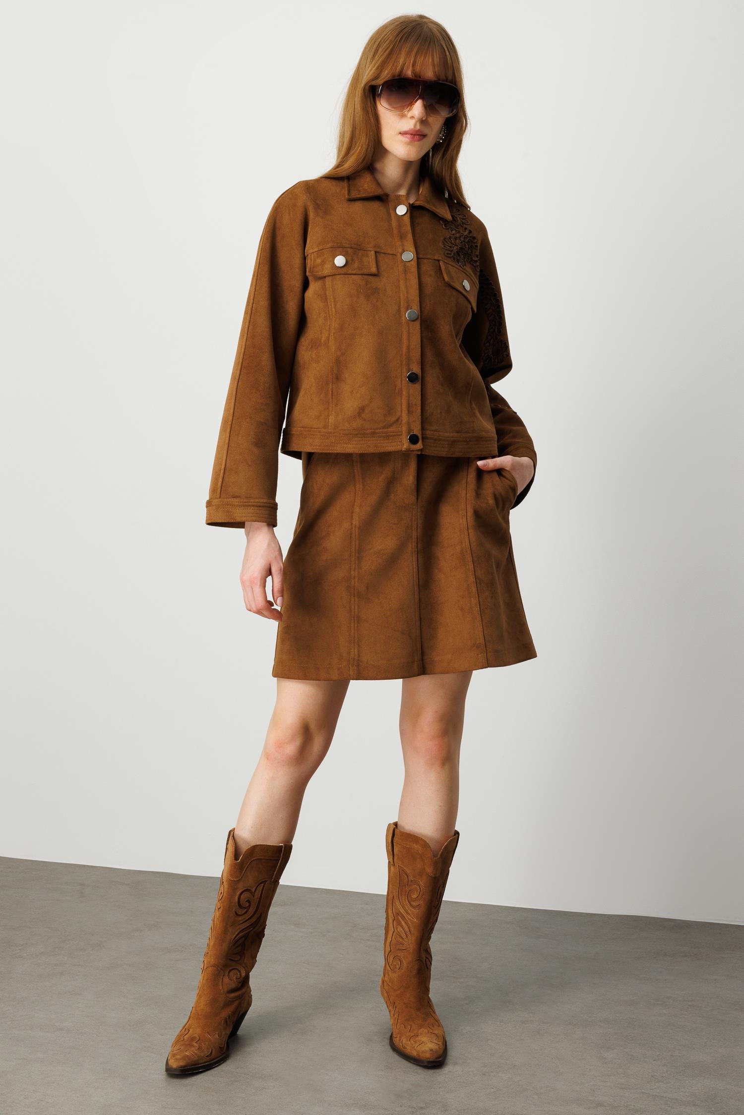 Modailgi  Yarasa Kol Robalı Torba Cep Detaylı Lase Nakış Kısa Mont Ceket Taba