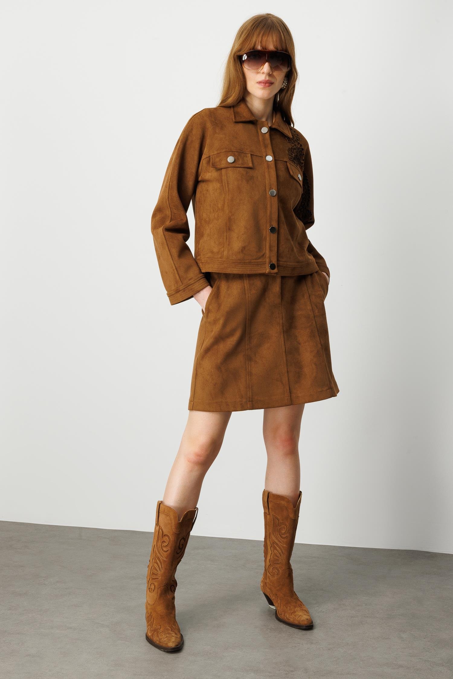 Modailgi  Yarasa Kol Robalı Torba Cep Detaylı Lase Nakış Kısa Mont Ceket Taba