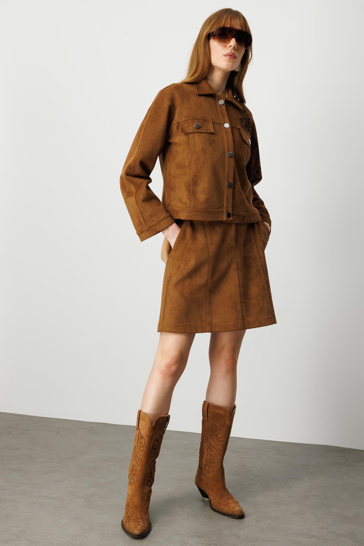 Modailgi  Yarasa Kol Robalı Torba Cep Detaylı Lase Nakış Kısa Mont Ceket Taba