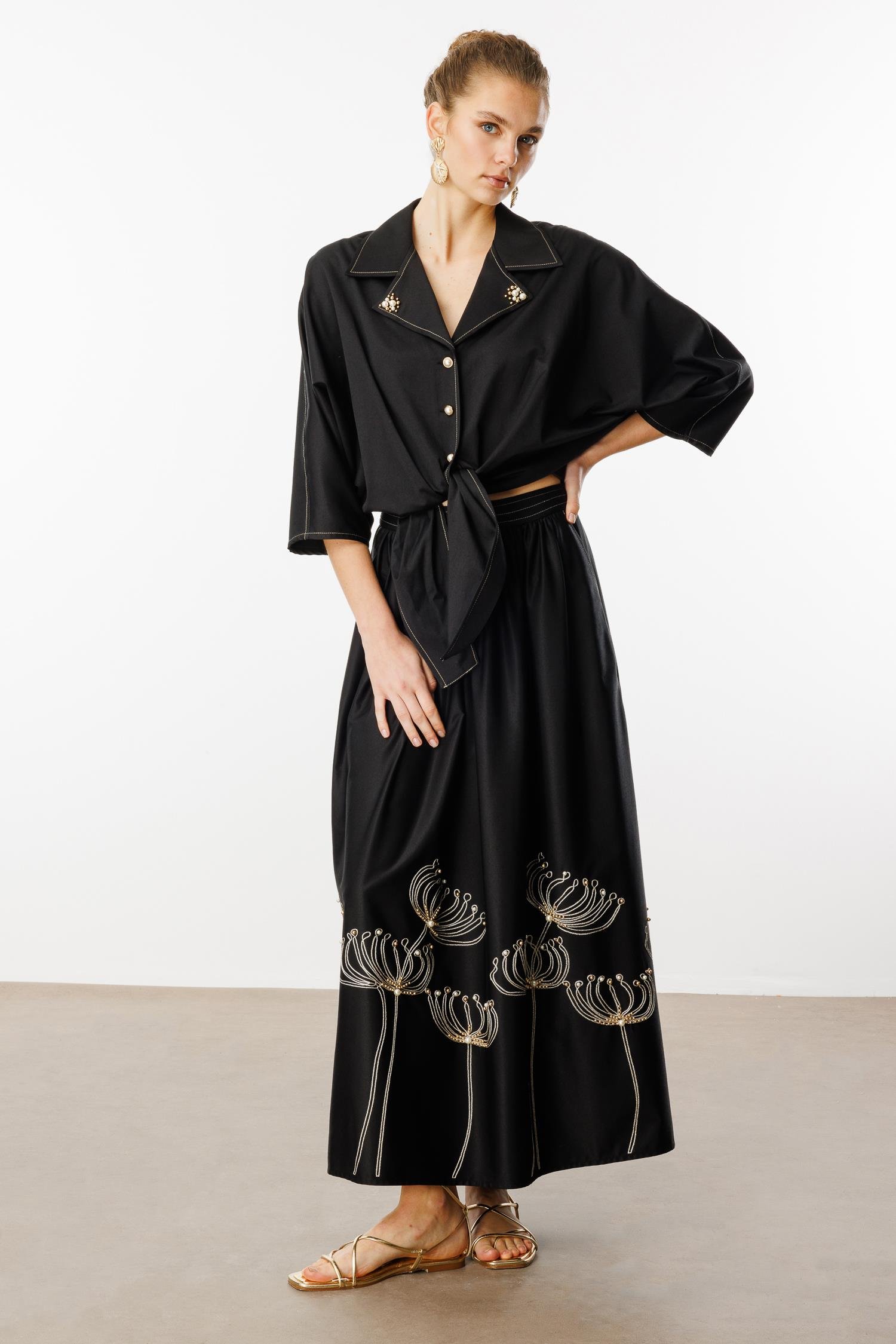 Modailgi  Yarasa Kollu Bağlama Detaylı Yakası İnci Detaylı Bluz Siyah