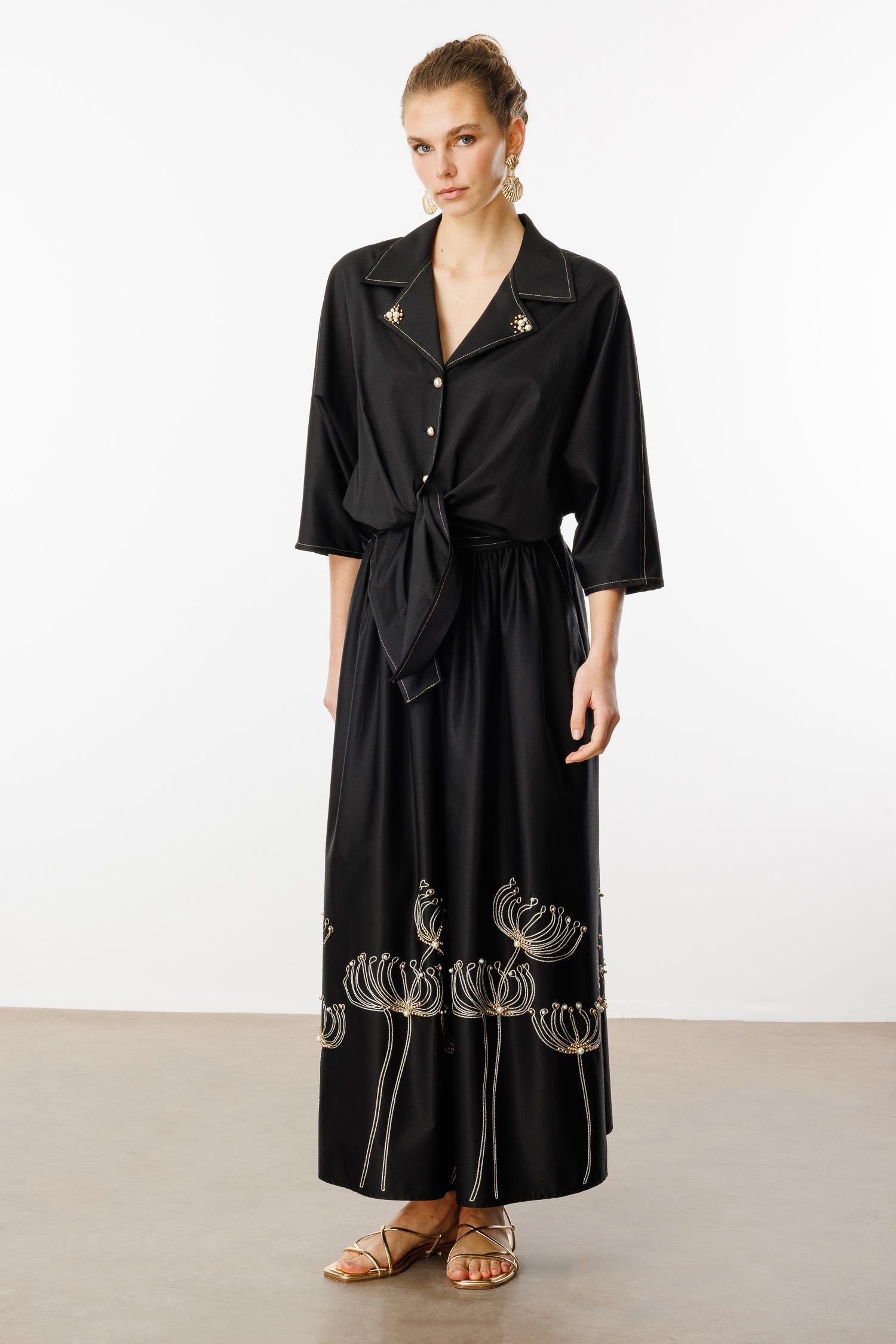 Modailgi  Yarasa Kollu Bağlama Detaylı Yakası İnci Detaylı Bluz Siyah