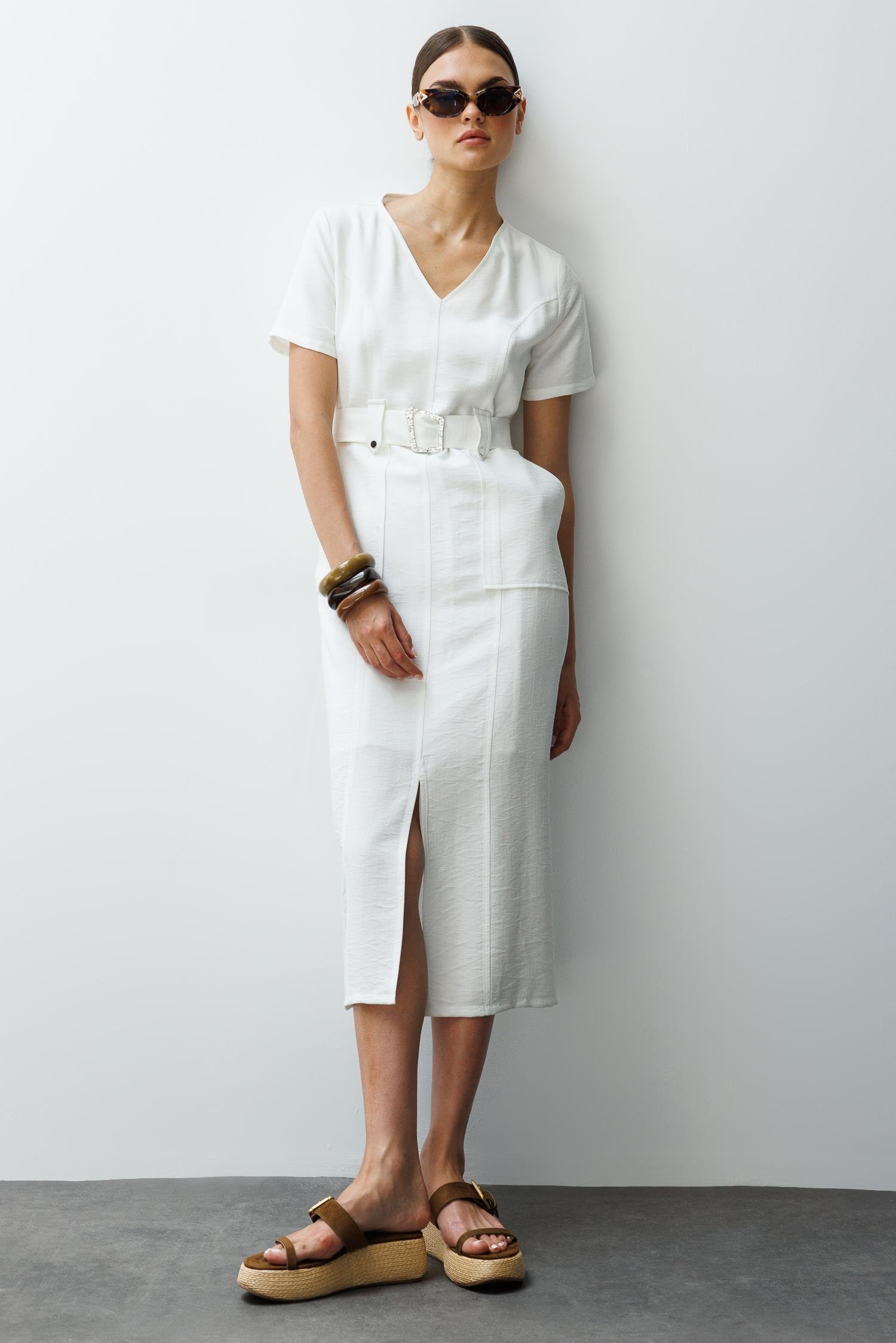 Modailgi  Yarım Kol V Yaka Kuşak Kemer Bağlamalı Yandan Cepli Midi Boy Elbise Ekru