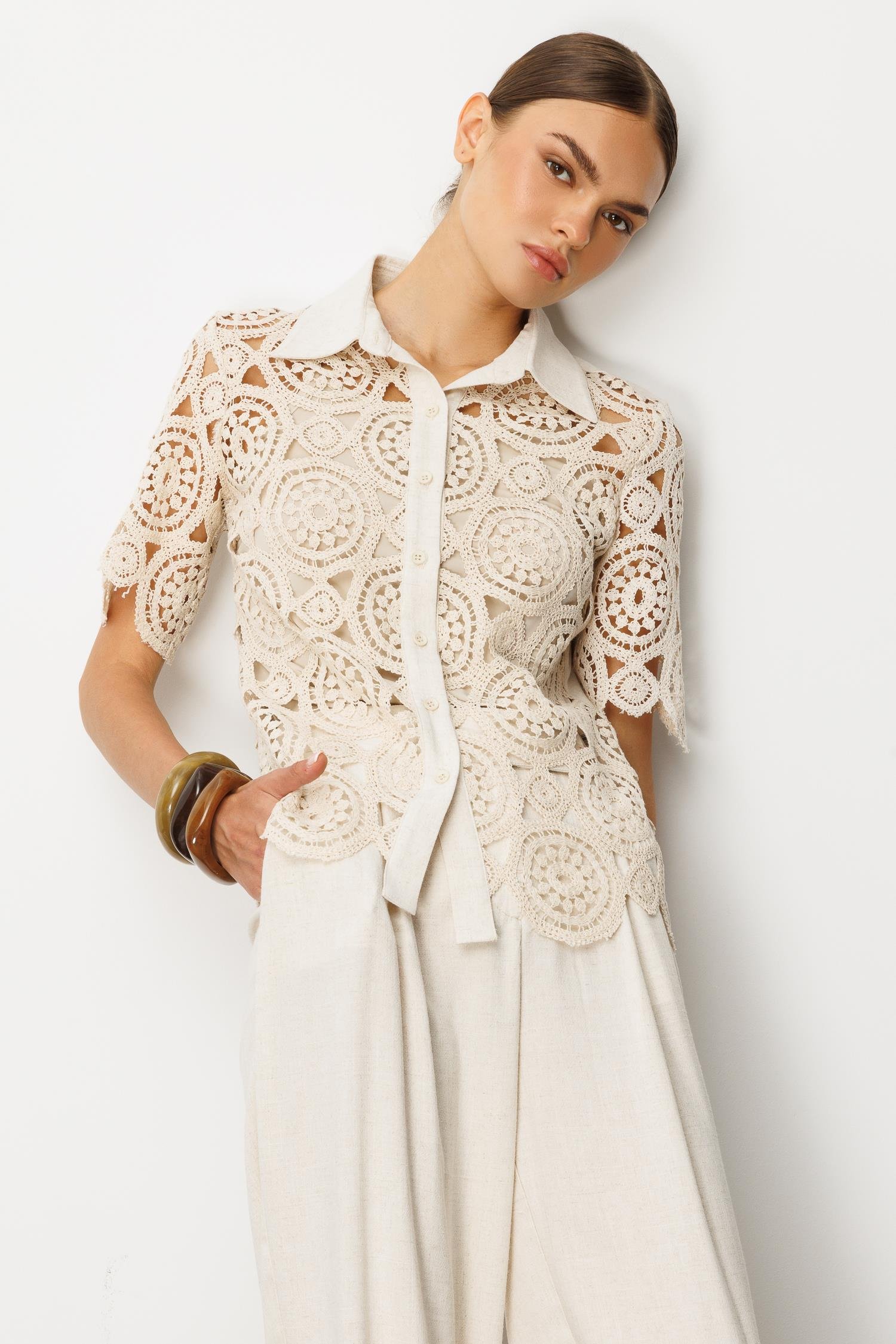 Modailgi  Yarım Kollu Kısa Güpür Gömlek Taş