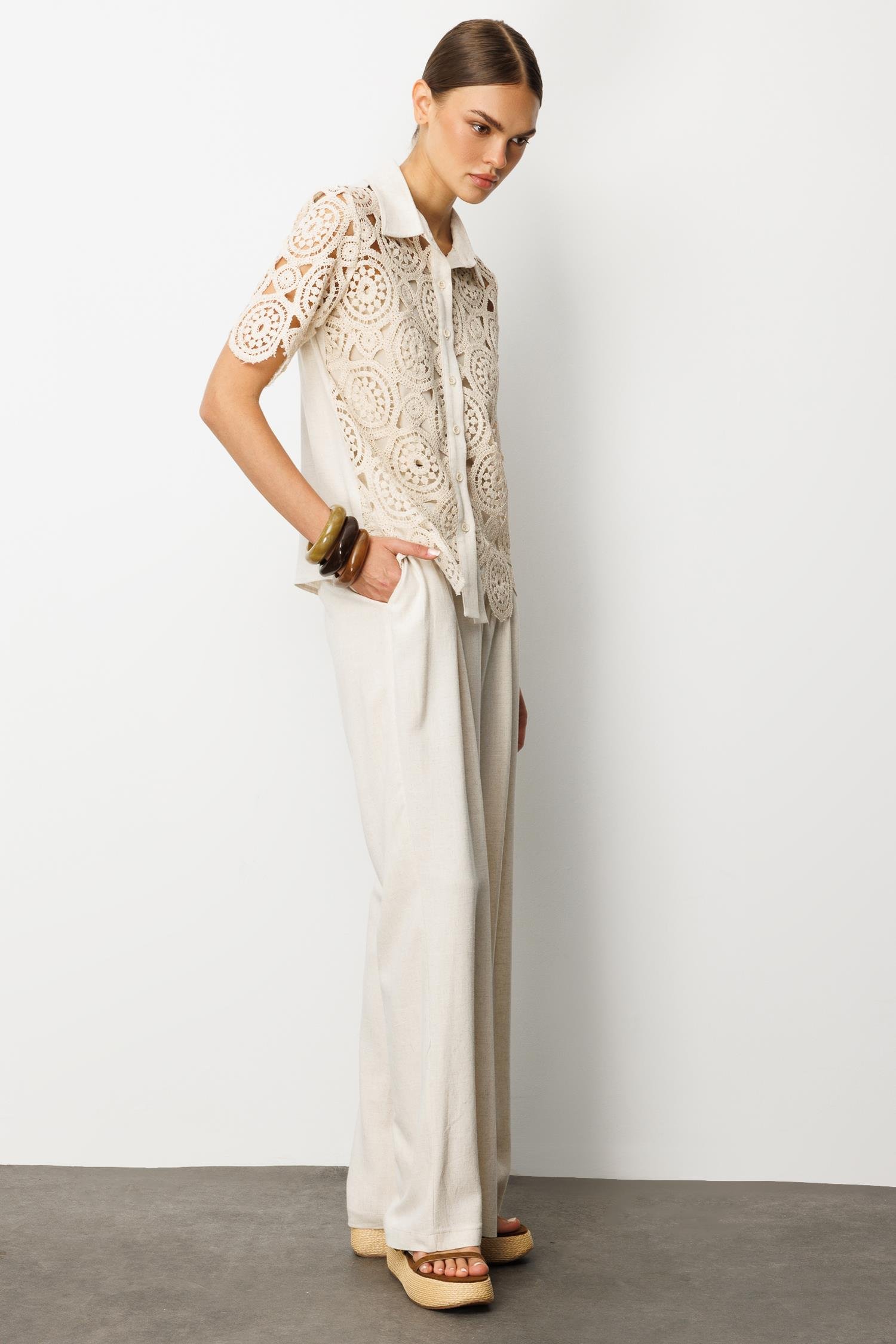 Modailgi  Yarım Kollu Kısa Güpür Gömlek Taş