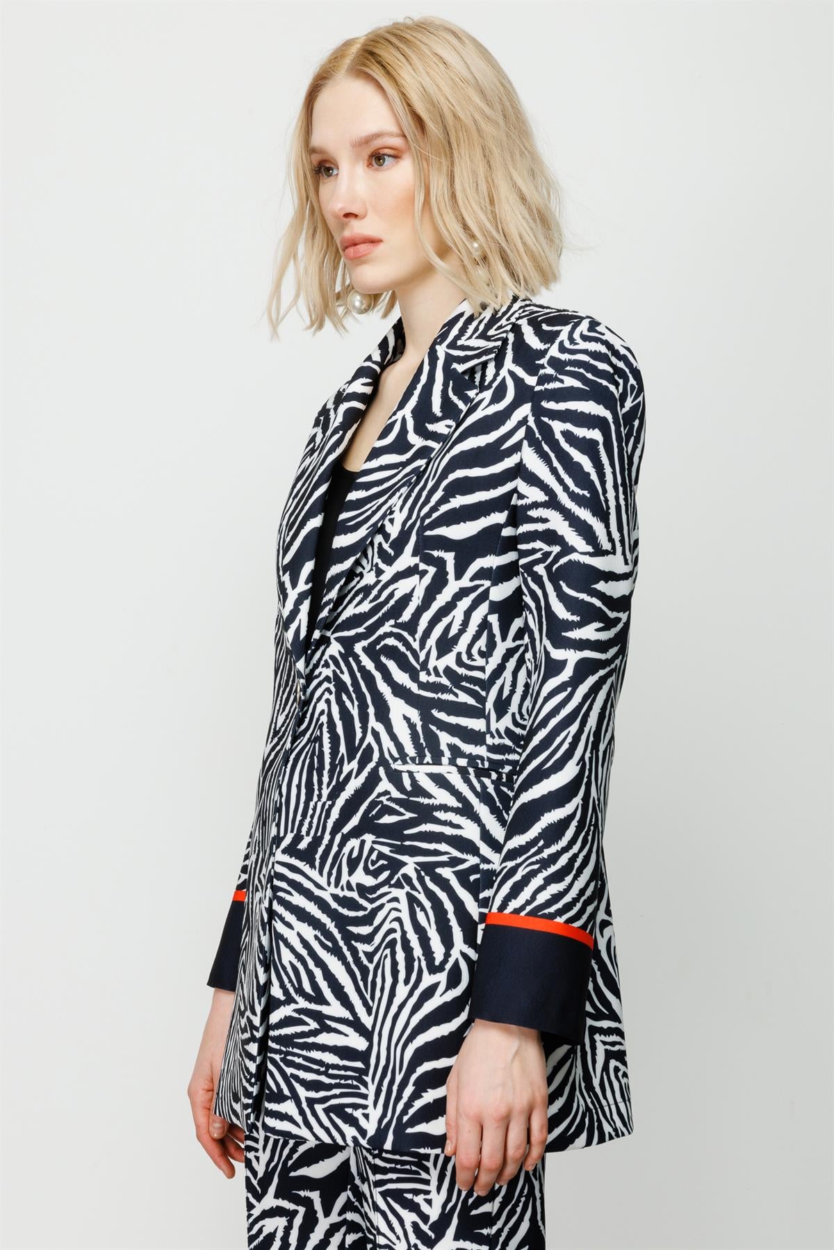 Modailgi  Zebra Desen Yarım Astarlı Ceket Siyah