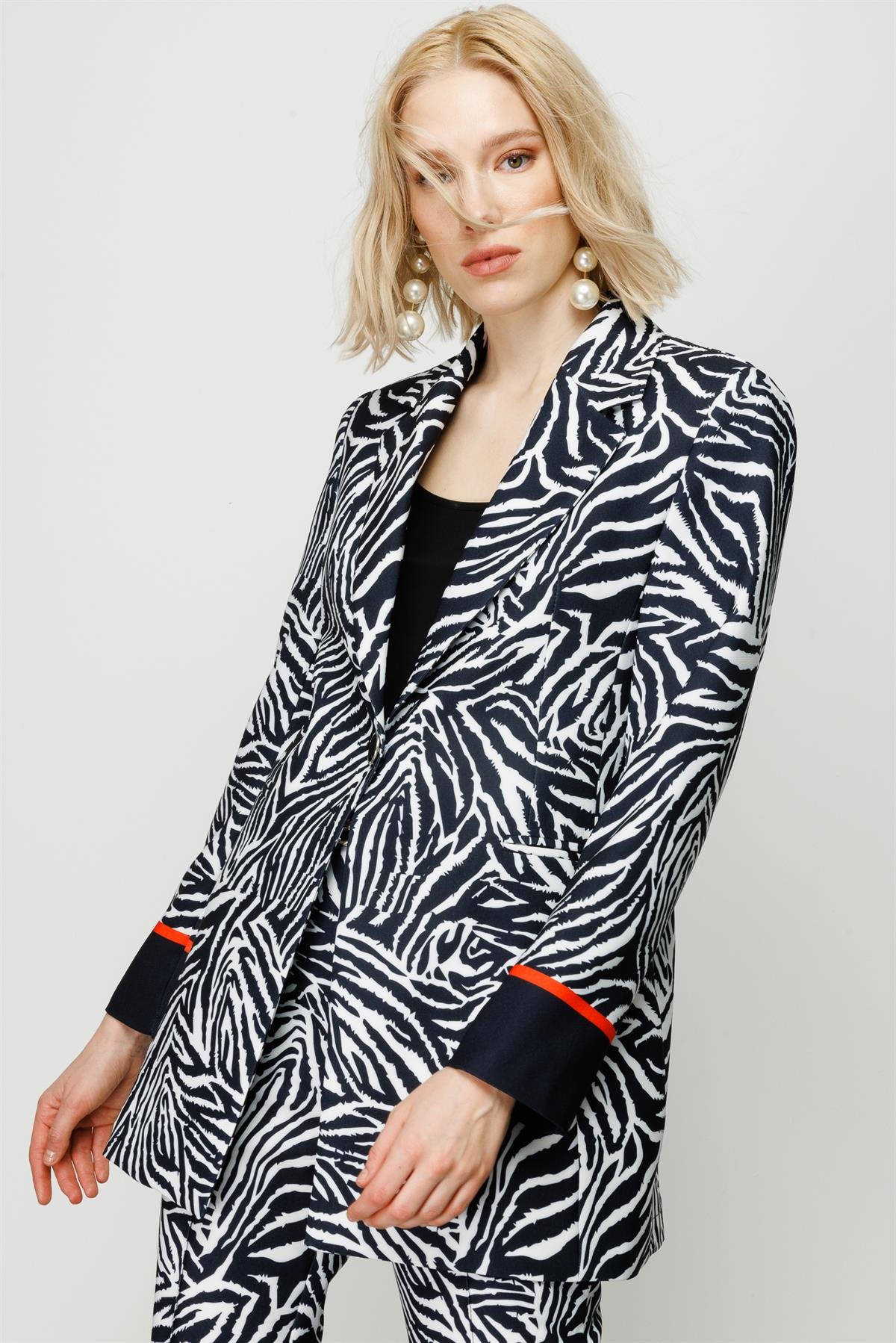 Modailgi  Zebra Desen Yarım Astarlı Ceket Siyah