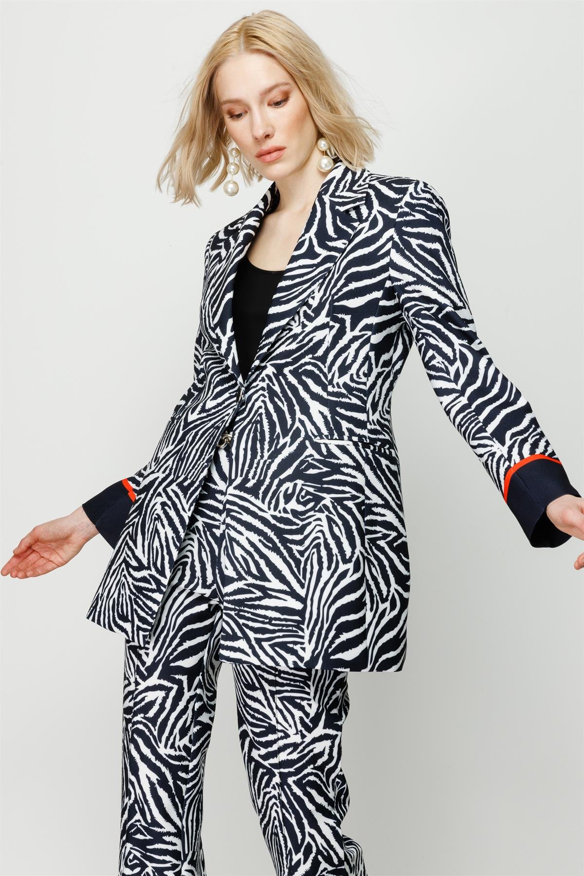 Modailgi  Zebra Desen Yarım Astarlı Ceket Siyah