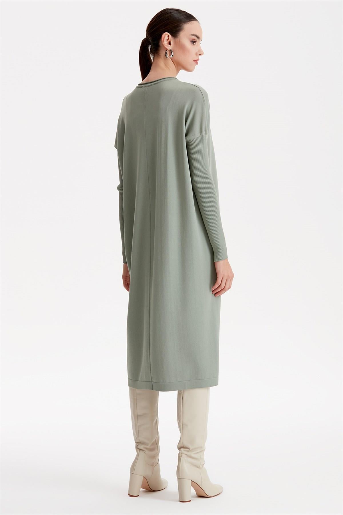 ÖNDEN DÜĞMELİ RAYON HIRKA ÇAĞLA