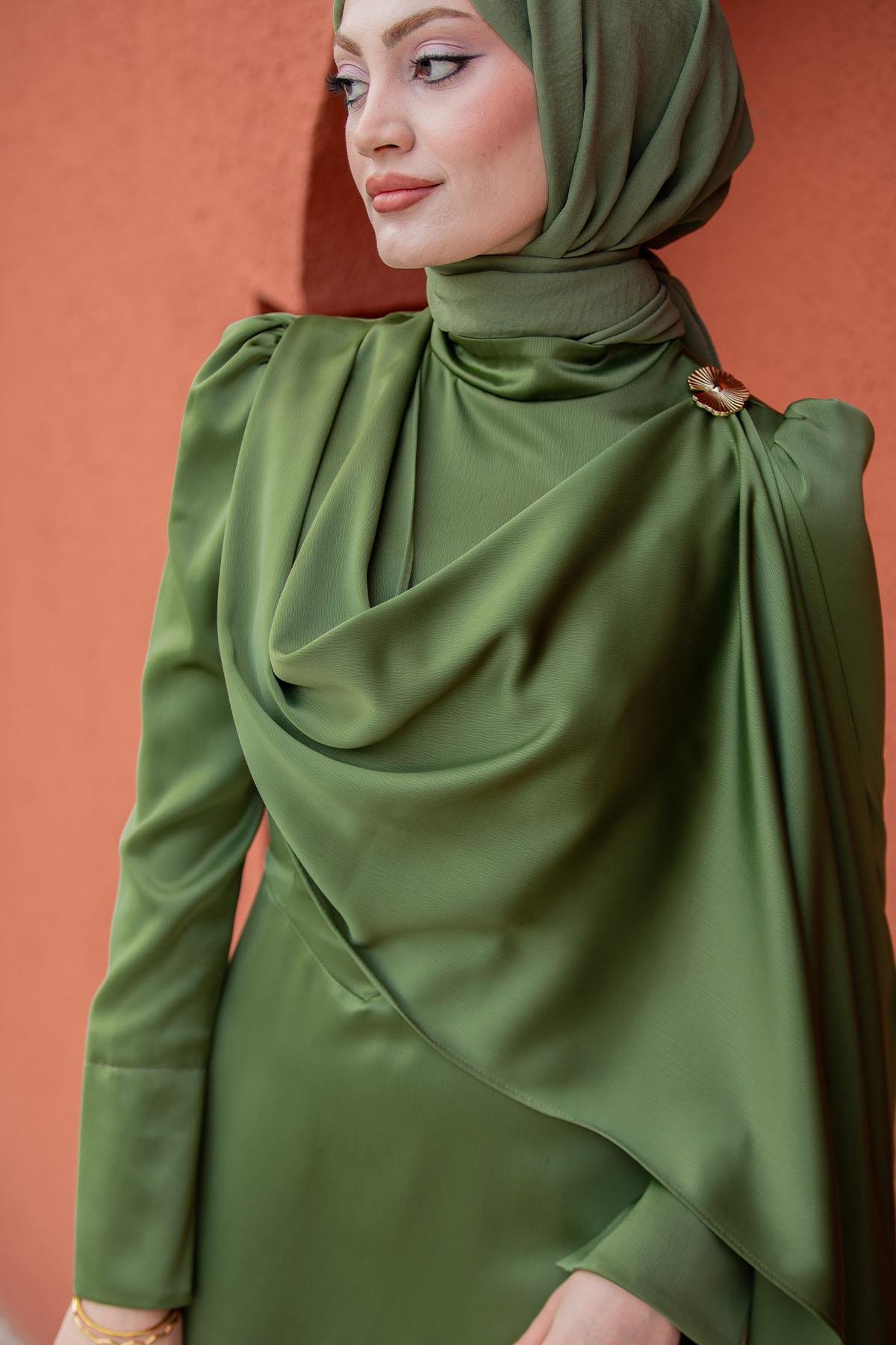 Aymir Degaje Pelerin Detaylı Saten Abiye-Yeşil