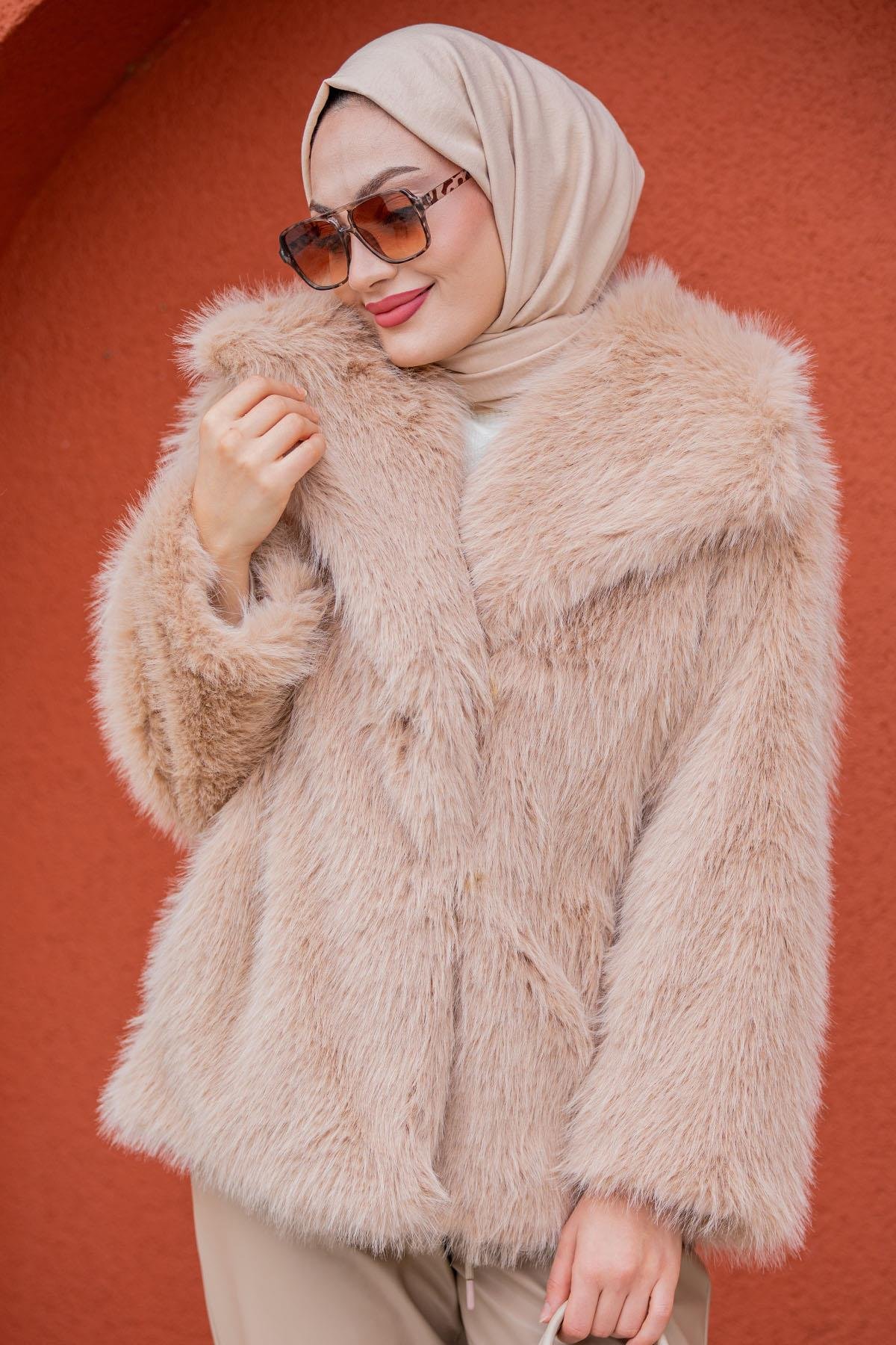 Geniş Yakalı Astarlı Suni Kürk Kaban-Bej