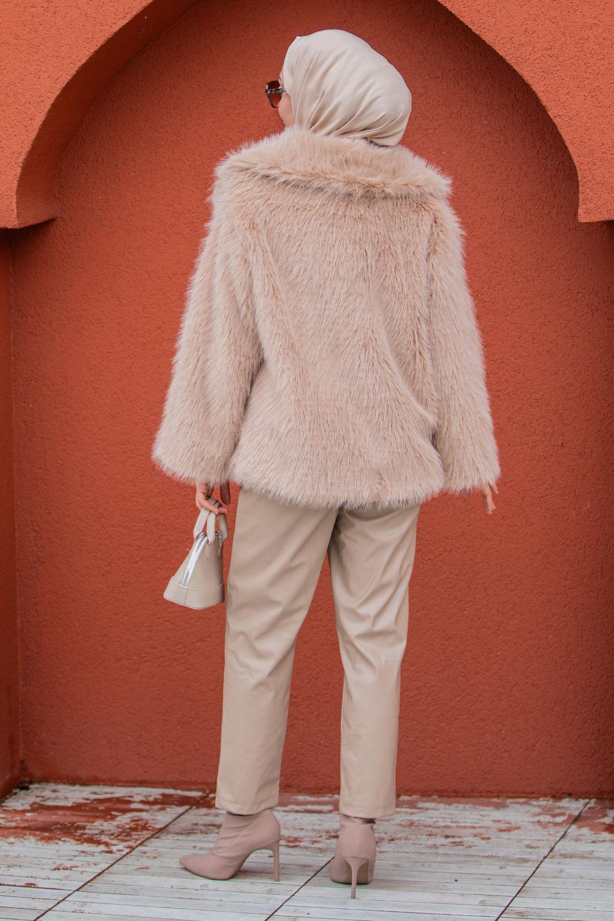 Geniş Yakalı Astarlı Suni Kürk Kaban-Bej