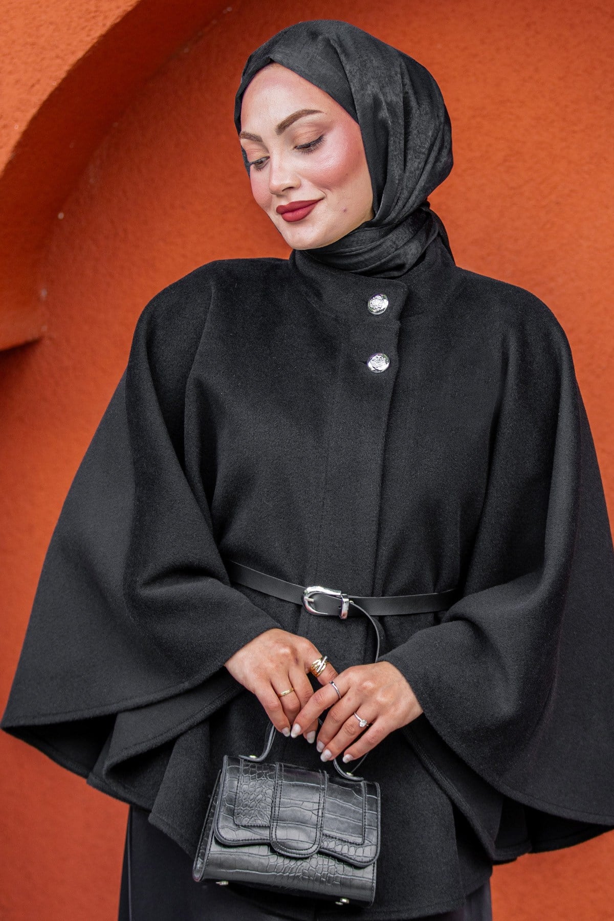 Kaşe Kemerli İki Düğmeli Panço-Siyah