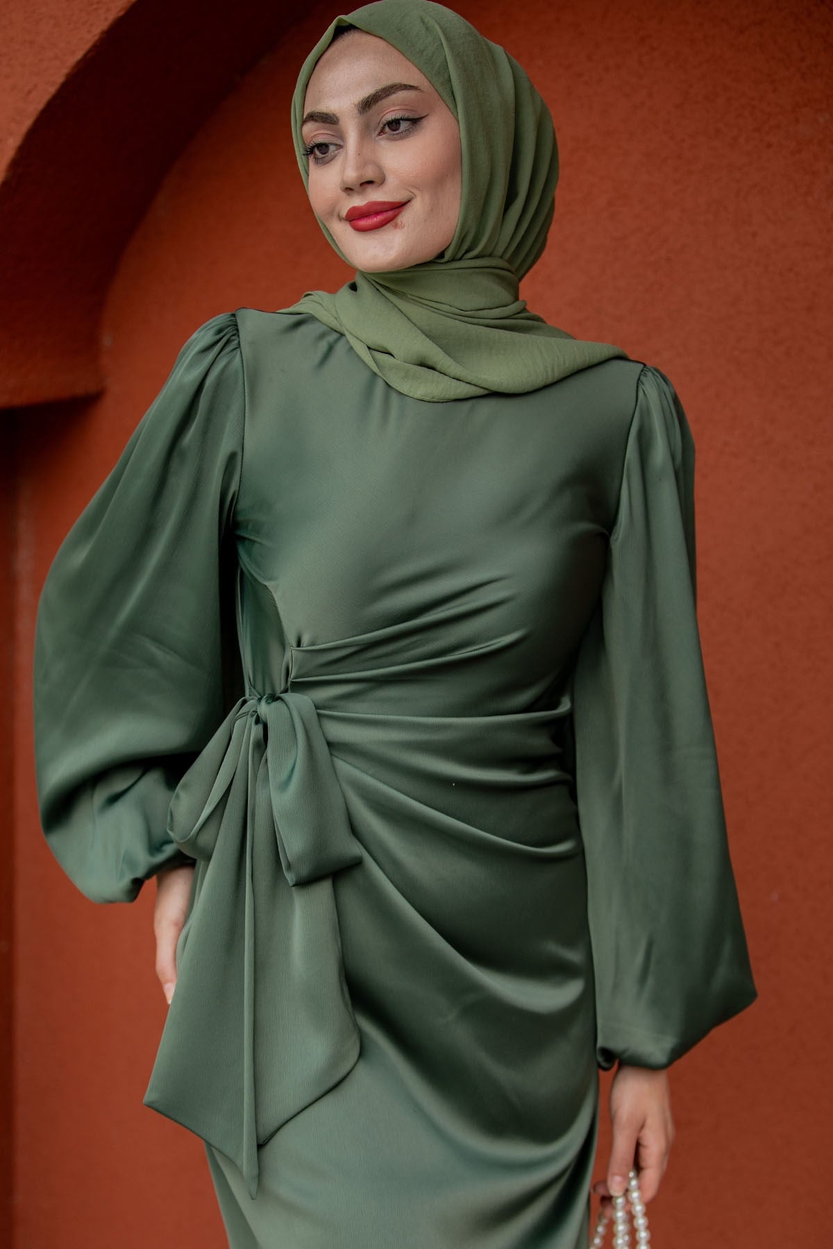 Kitty Drape Pileli Saten Abiye Elbise-Haki