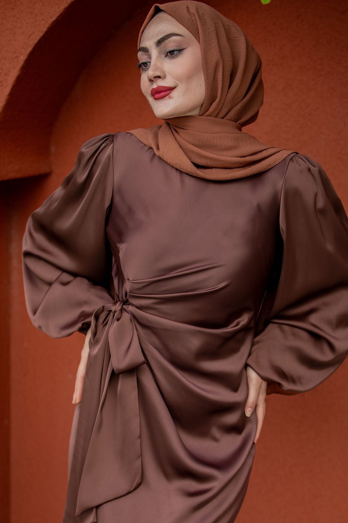 Kitty Drape Pileli Saten Abiye Elbise-Kahve