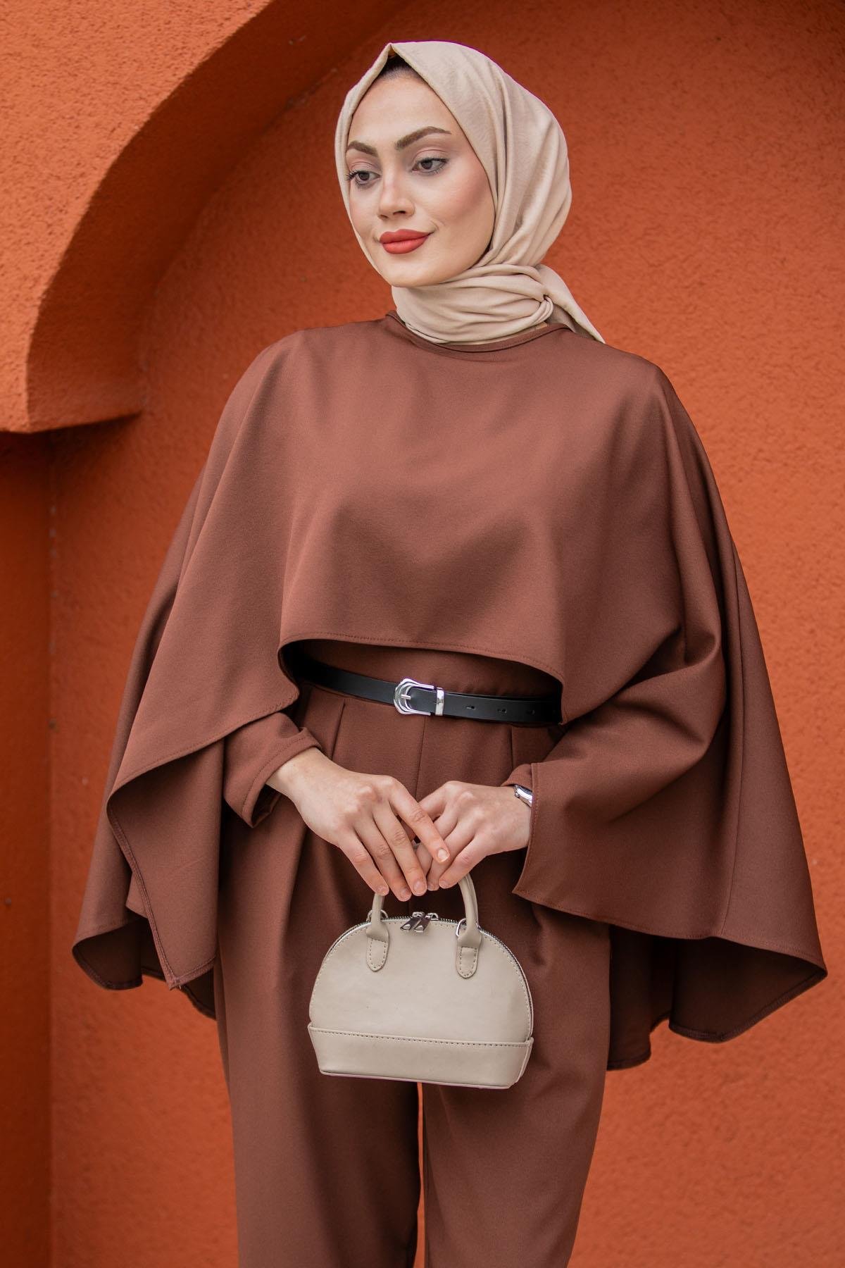 Klasik Kesim Pelerin Detaylı Tulum-Kahve