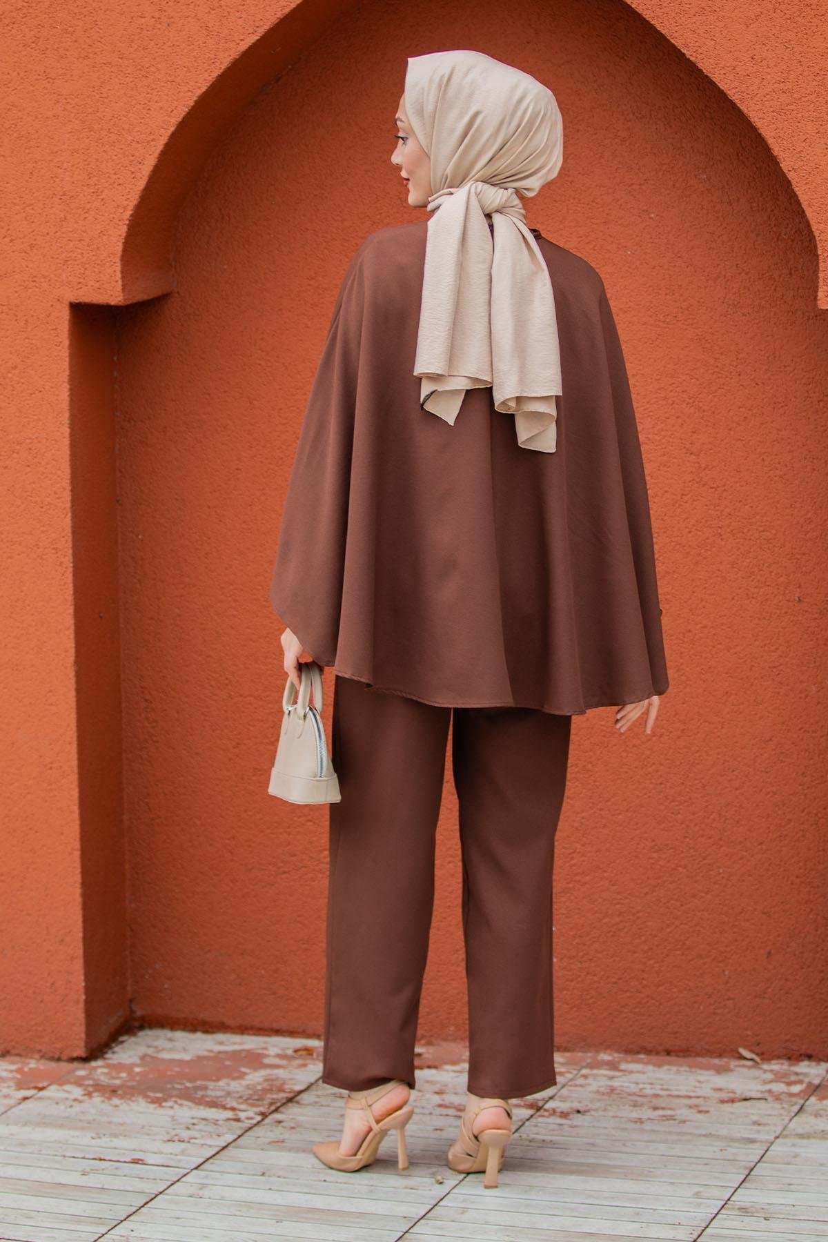 Klasik Kesim Pelerin Detaylı Tulum-Kahve