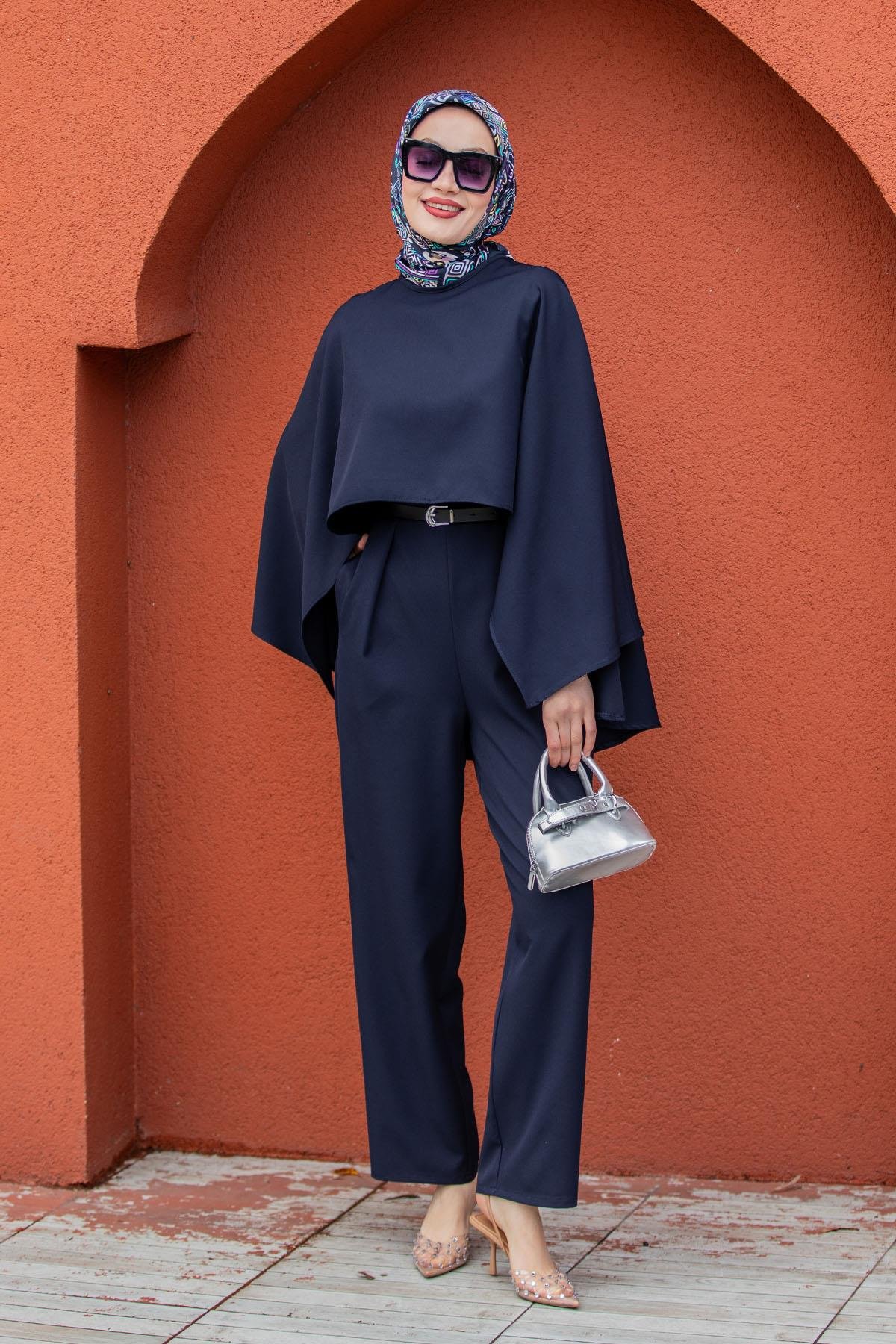 Klasik Kesim Pelerin Detaylı Tulum-Laci