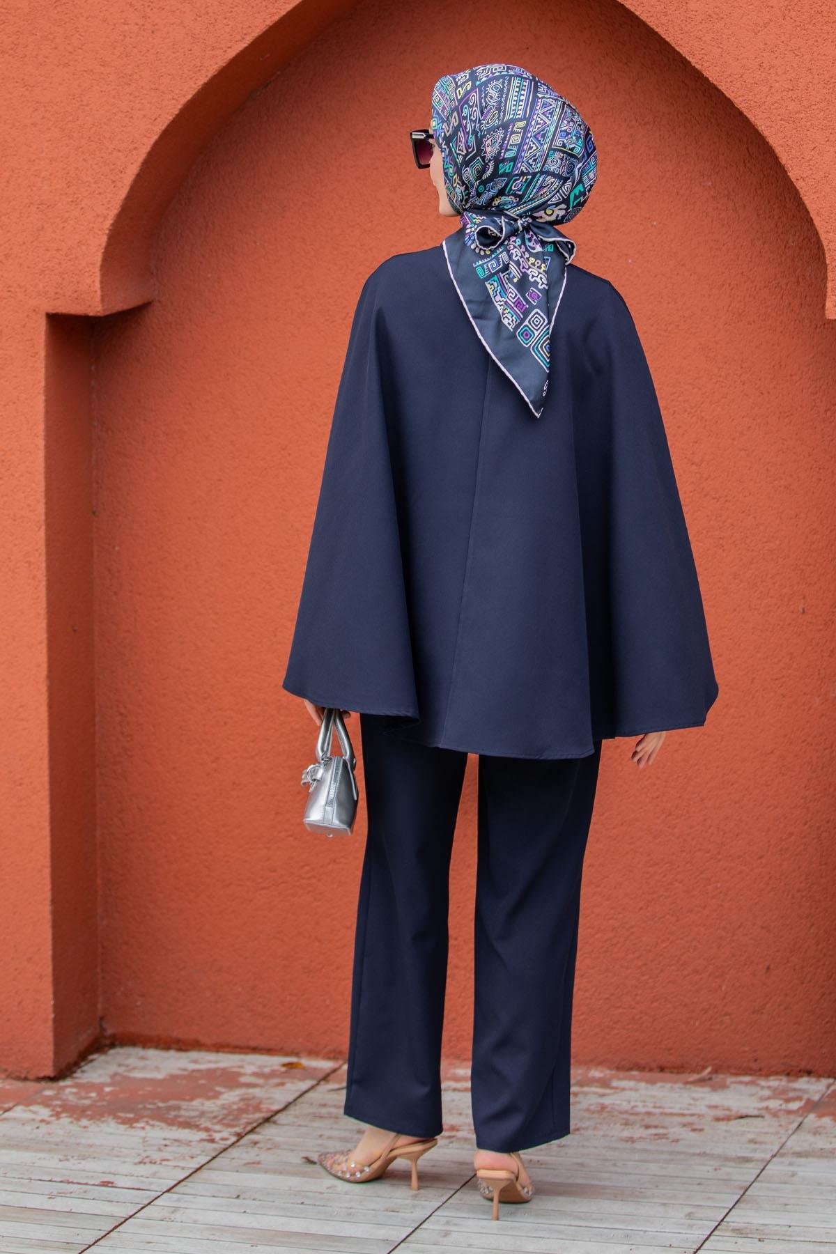 Klasik Kesim Pelerin Detaylı Tulum-Laci