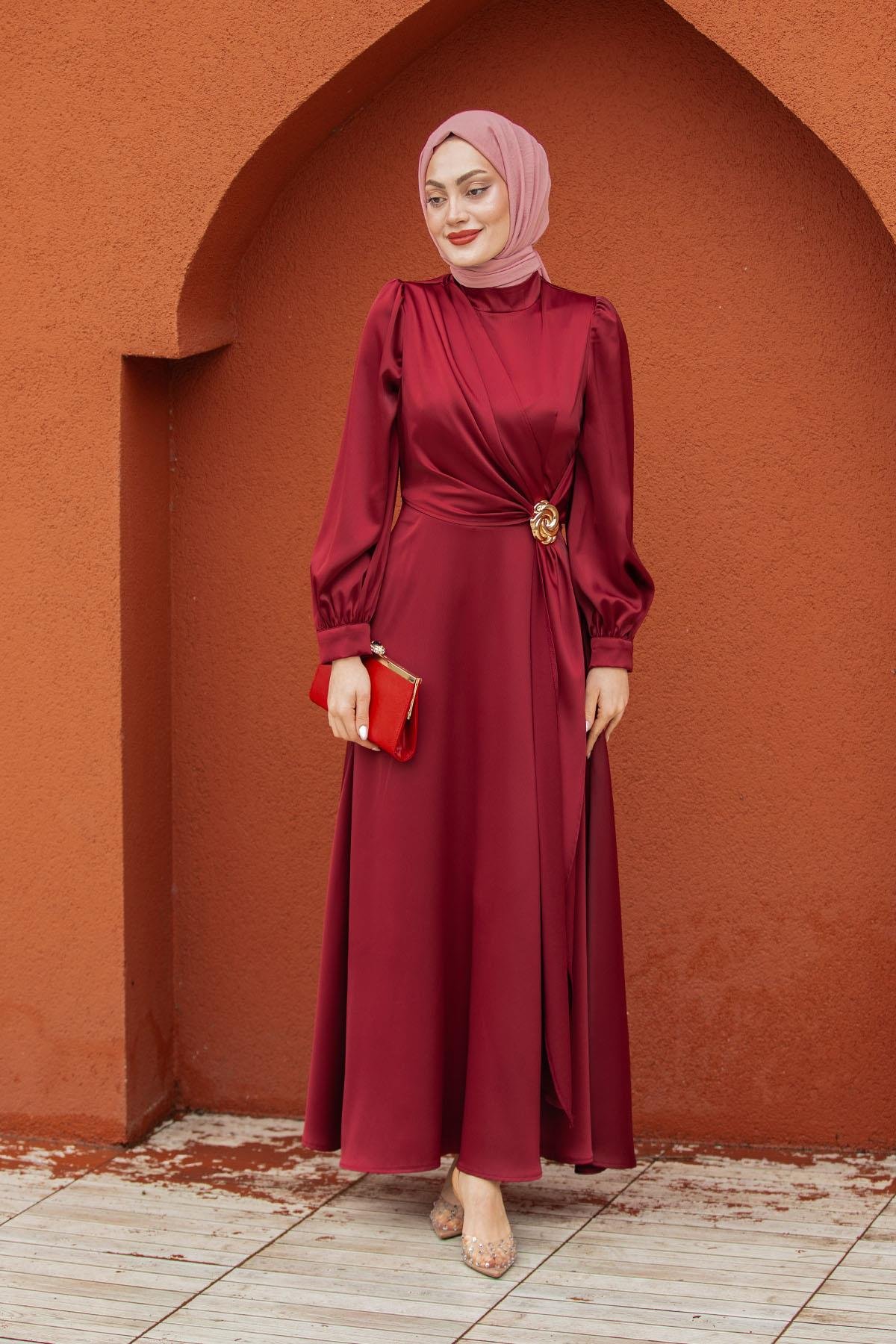 Nilda Gül Broş Detaylı Saten Abiye-Bordo