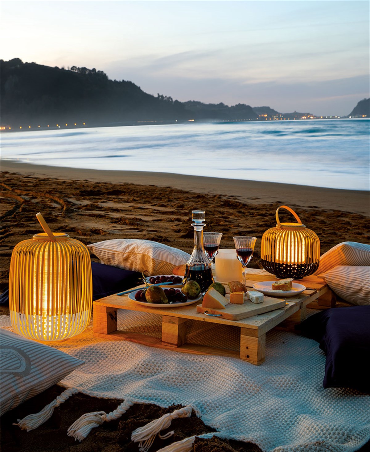 TAKE A WAY M BEYAZ ŞARJLI MASA LAMBASI