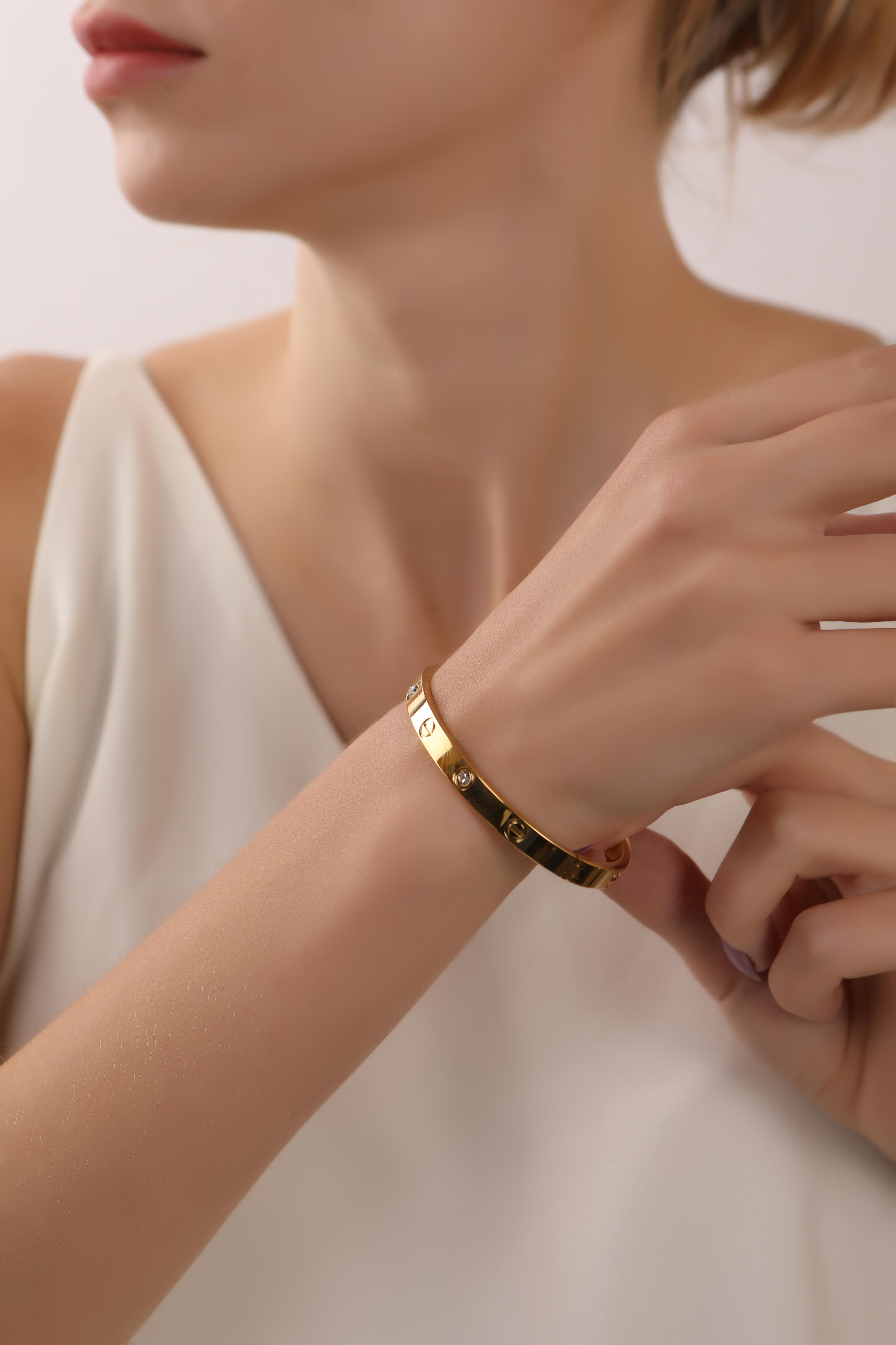 Gold Plated Zircon Stone C. Model Clamp Bracelet