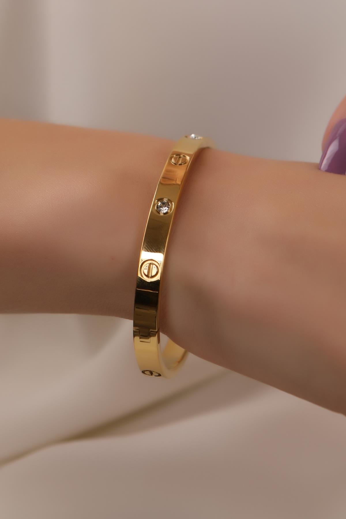 Gold Plated Zircon Stone C. Model Clamp Bracelet