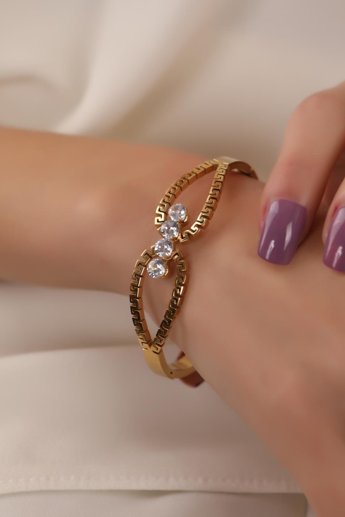 Altın Kaplama Zirkon Taşlı Geçmeli Çelik Kelepçe Bilezik