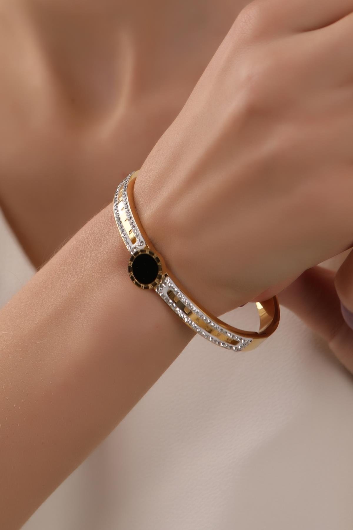 Altın Kaplama Zirkon Taşlı Siyah Plaka Çelik Bilezik