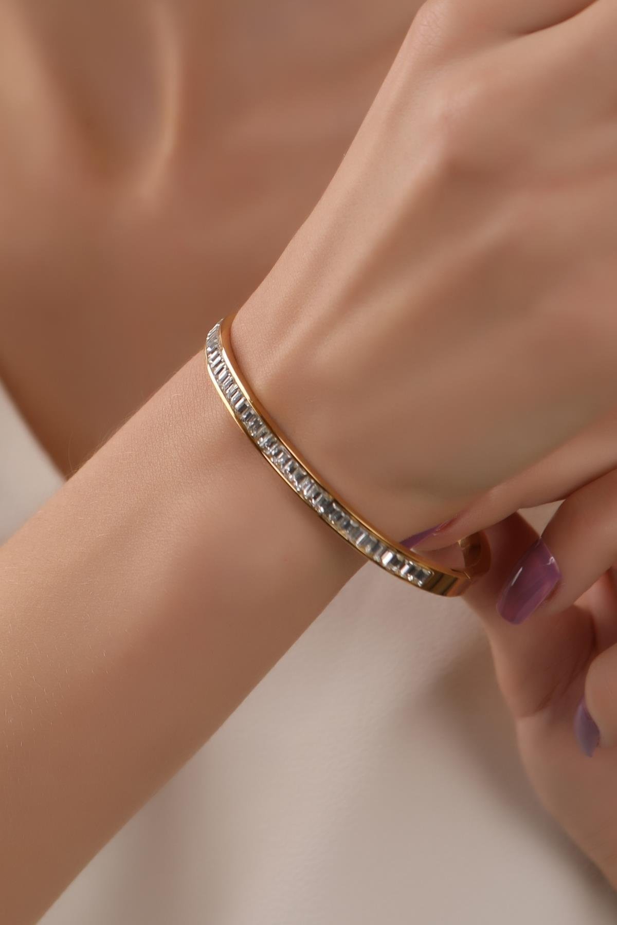 Altın Kaplama Zirkon Taşlı Su Yolu Çelik Kelepçe Bilezik