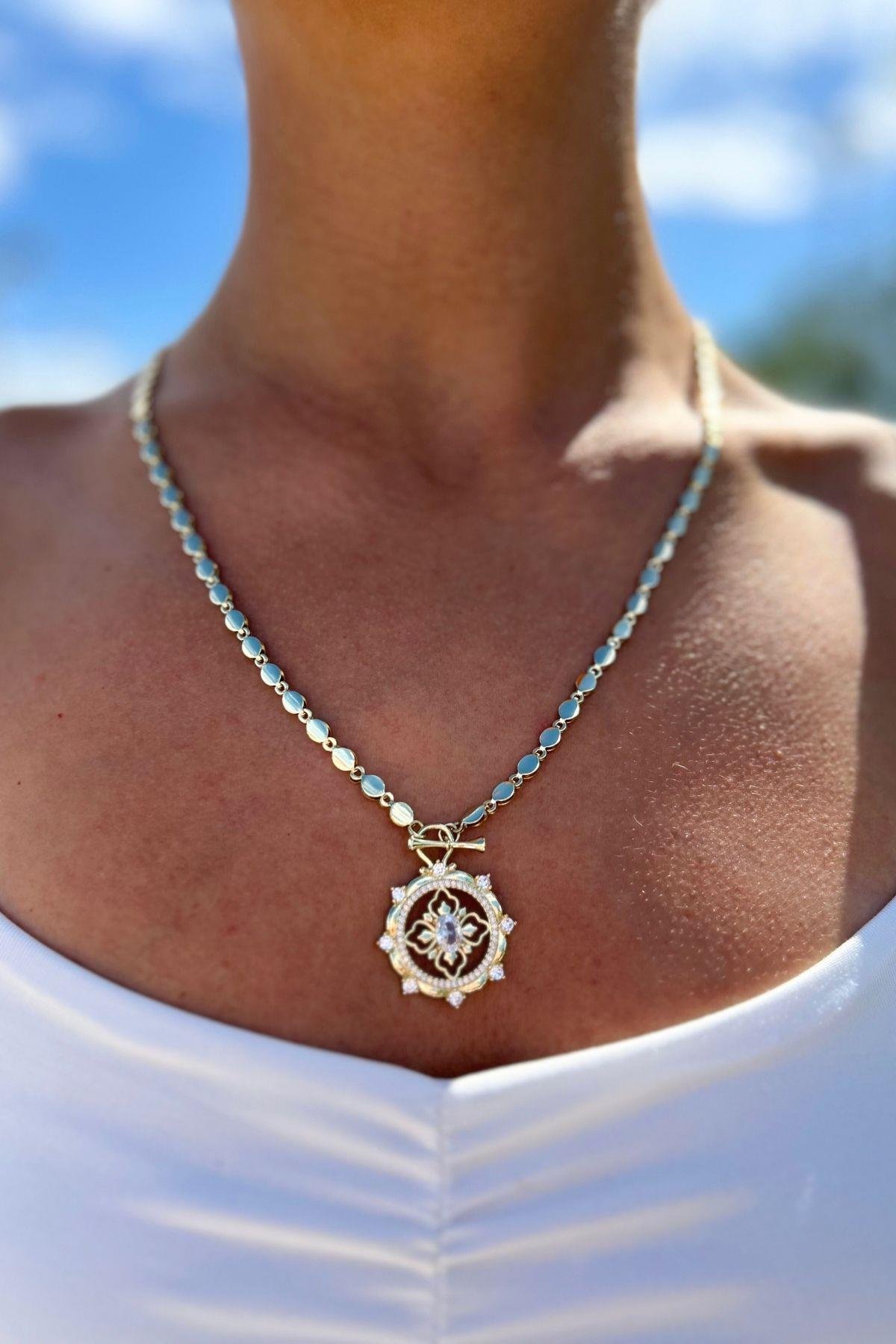 Arpa Zincir Figürlü Kolye