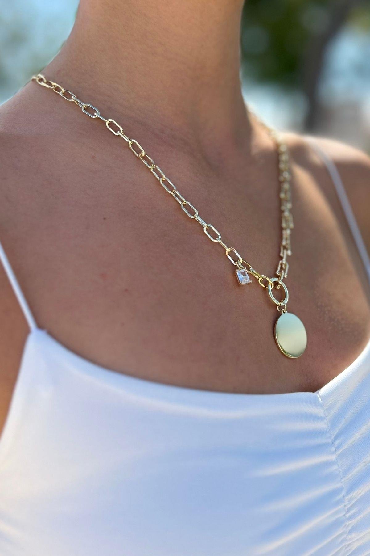 Gold Plaka Tektaş Detaylı Zincir Kolye