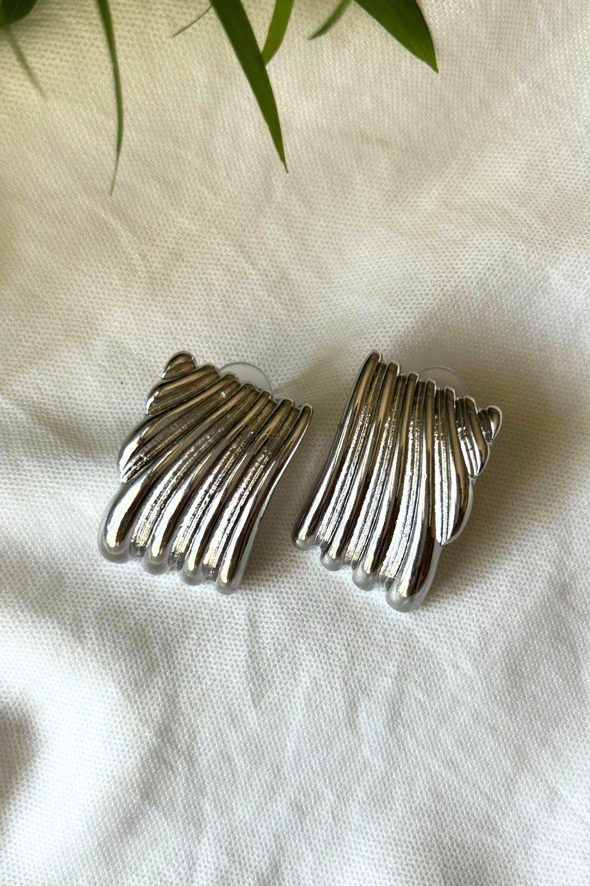 Gümüş Renk Çelik Tırtık Küpe