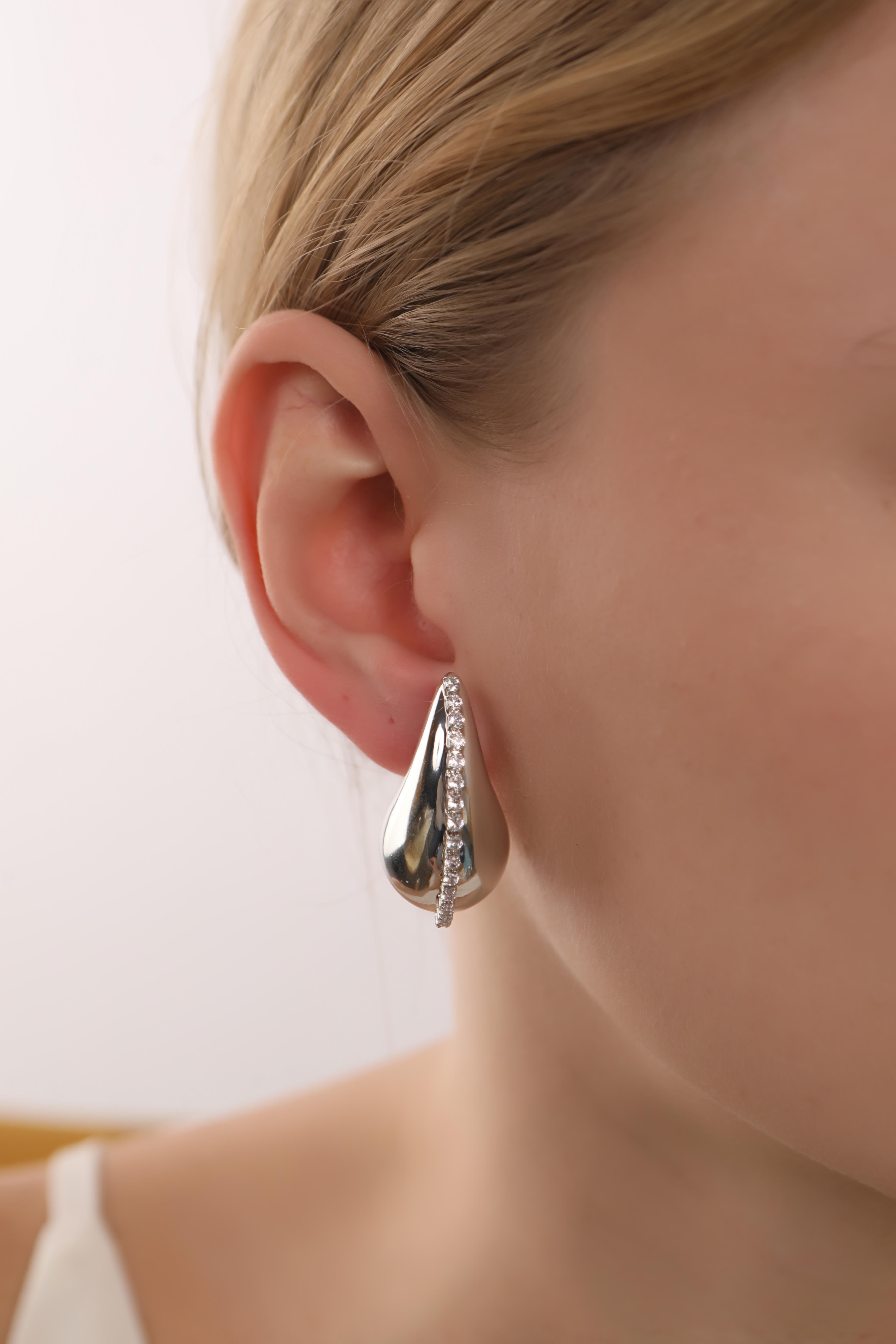 Gümüş Renk Zirkon Taşlı Bottega Gözyaşı Damlası Küpe