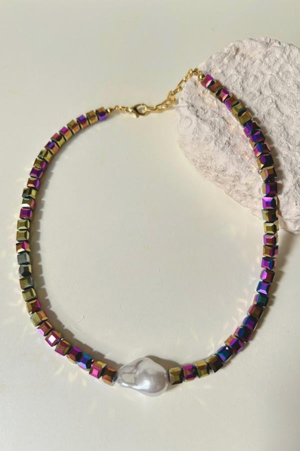 İnci Detaylı Küp Doğaltaş Hematit Kolye