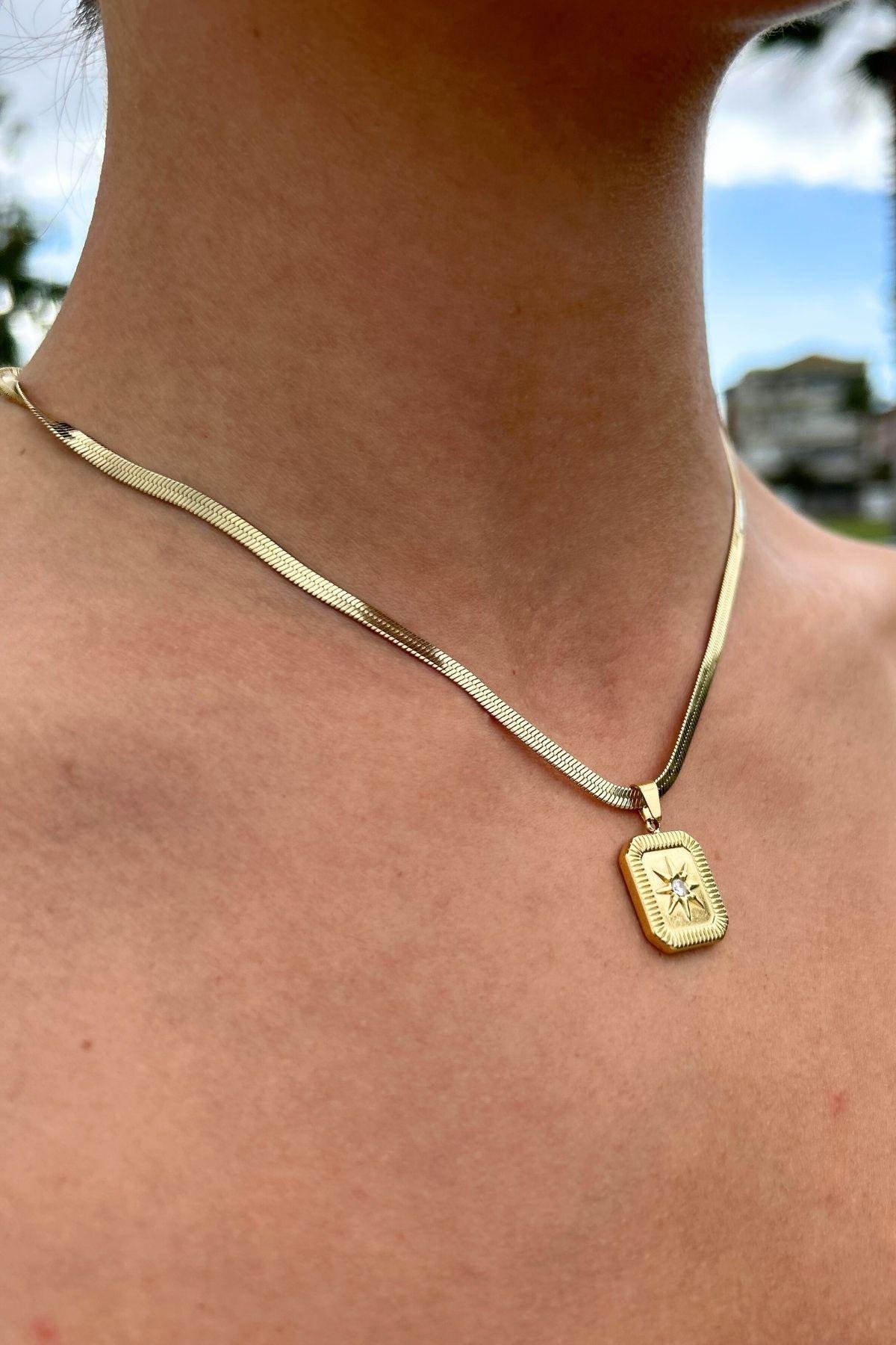 İtalyan Zincir Kare Plaka Kutup Yıldızı Kolye