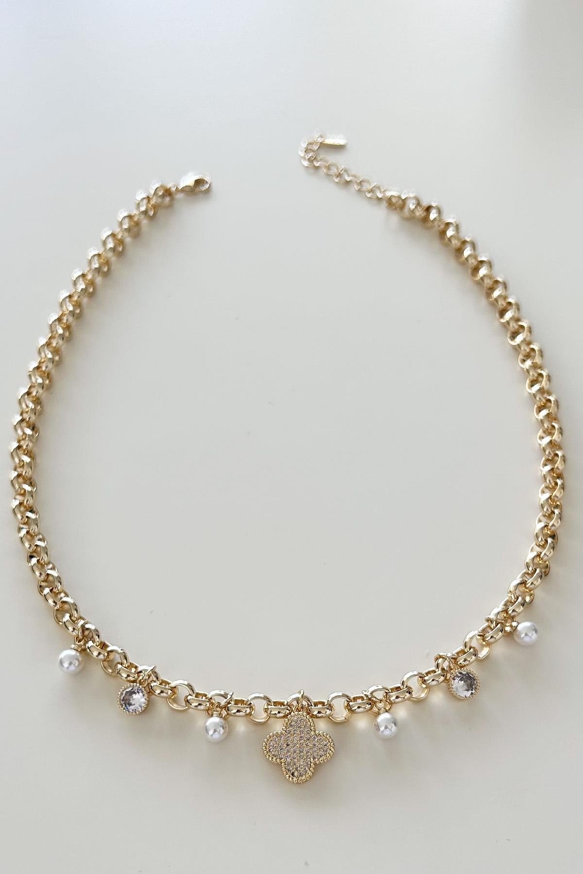 Özel Tasarım Yonca Detaylı Kolye