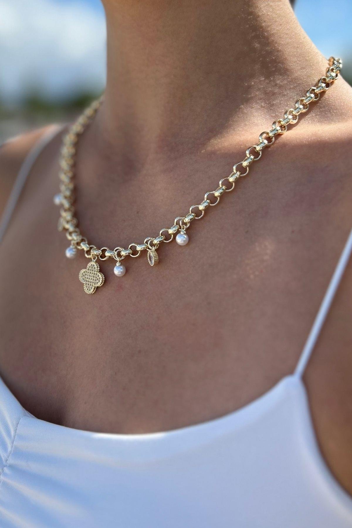 Özel Tasarım Yonca Detaylı Kolye