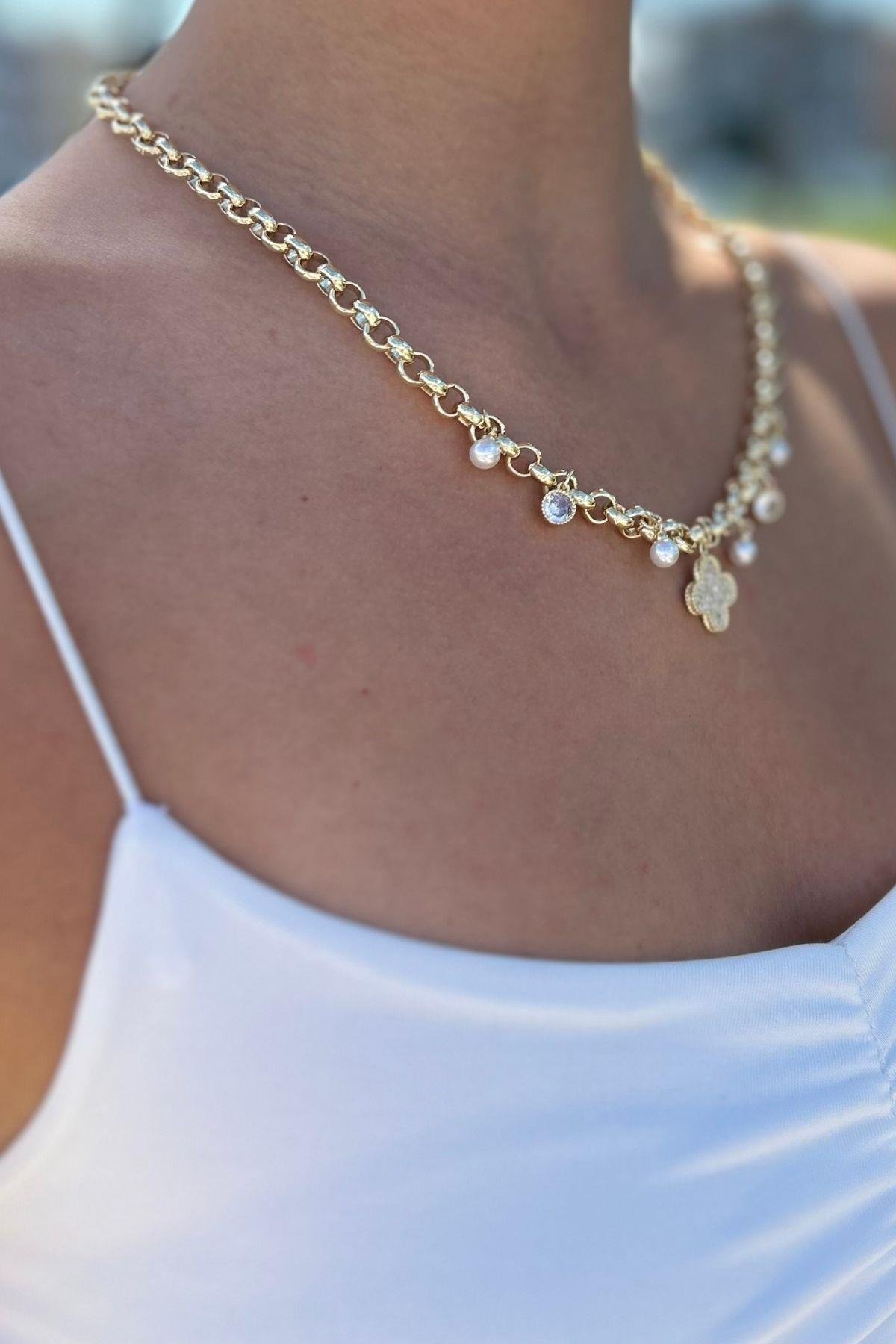 Özel Tasarım Yonca Detaylı Kolye