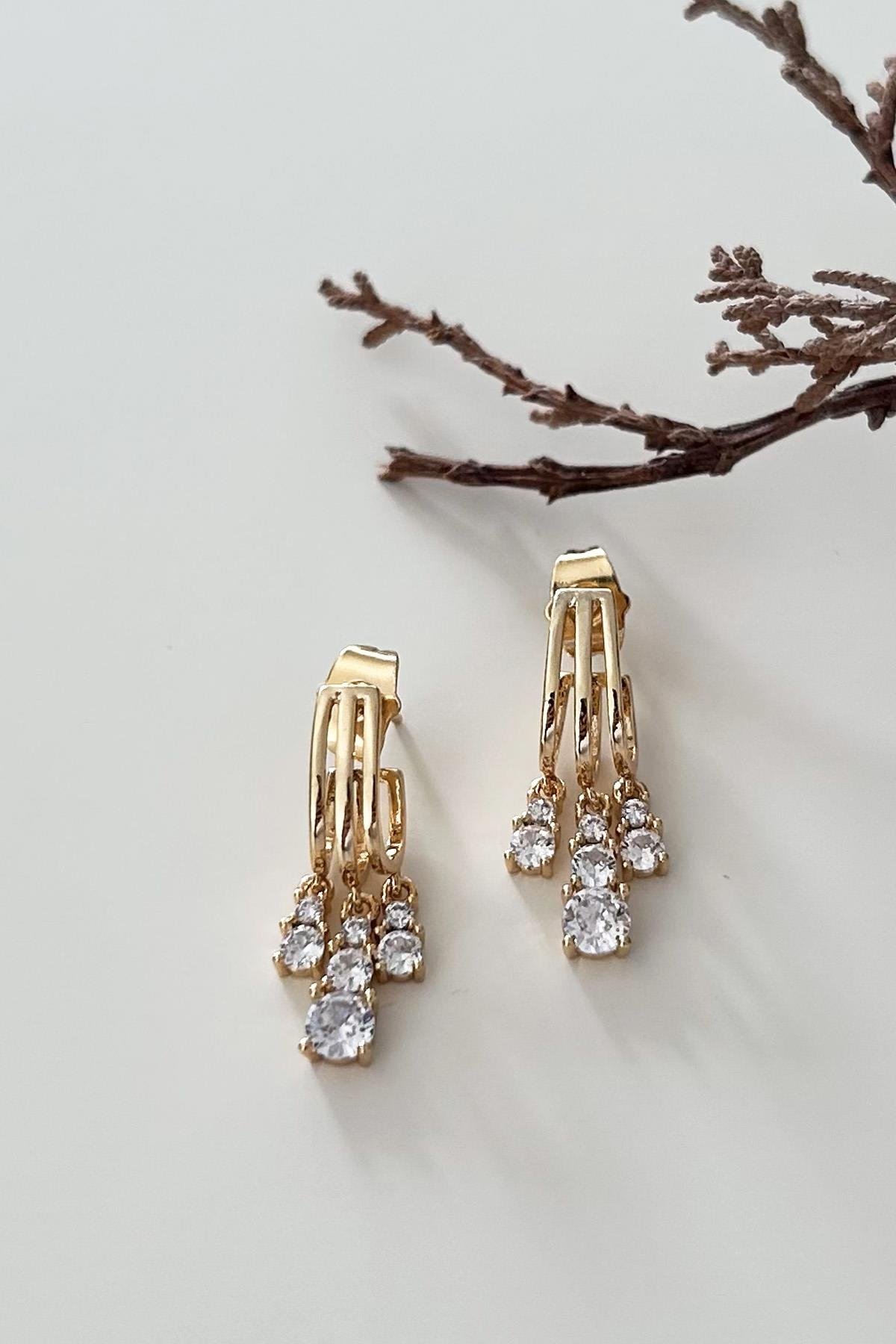 Üç Sıra Zirkon Taşlı Sallantılı Çelik Küpe