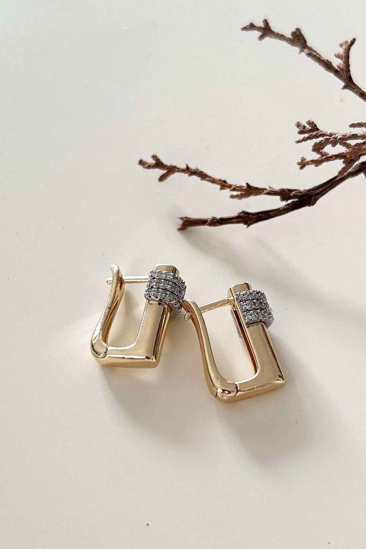 Zirkon Taşlı Dikdörtgen Minimalist Çelik Küpe