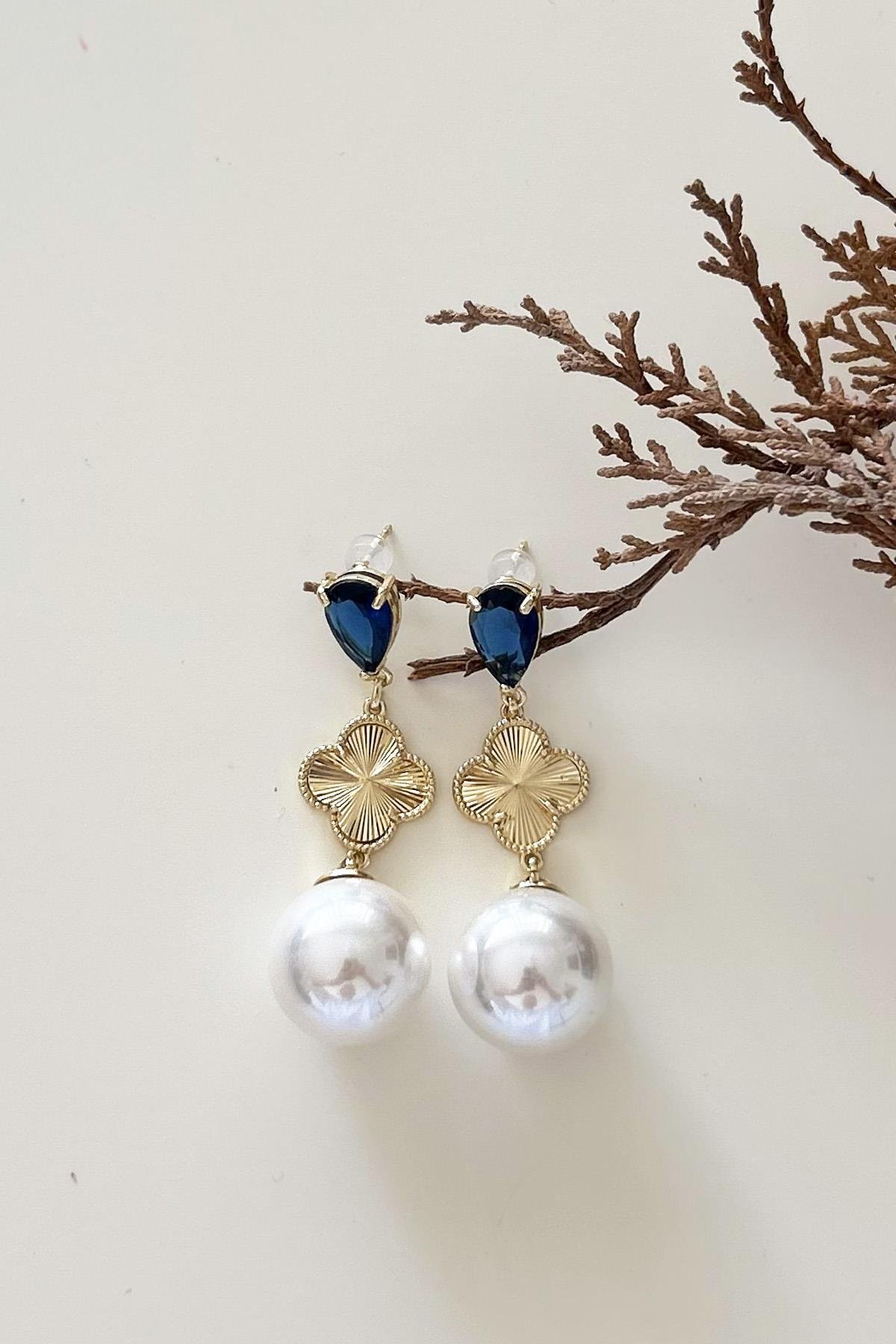 Zirkon Taşlı Yonca Detaylı İnci Küpe