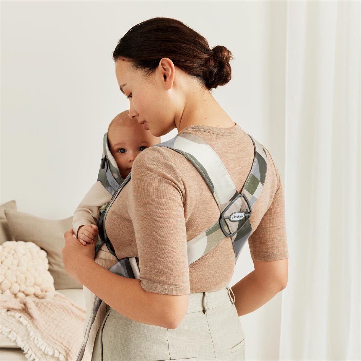 BabyBjörn Kanguru Mini 3D Cotton Print / Khaki / Green